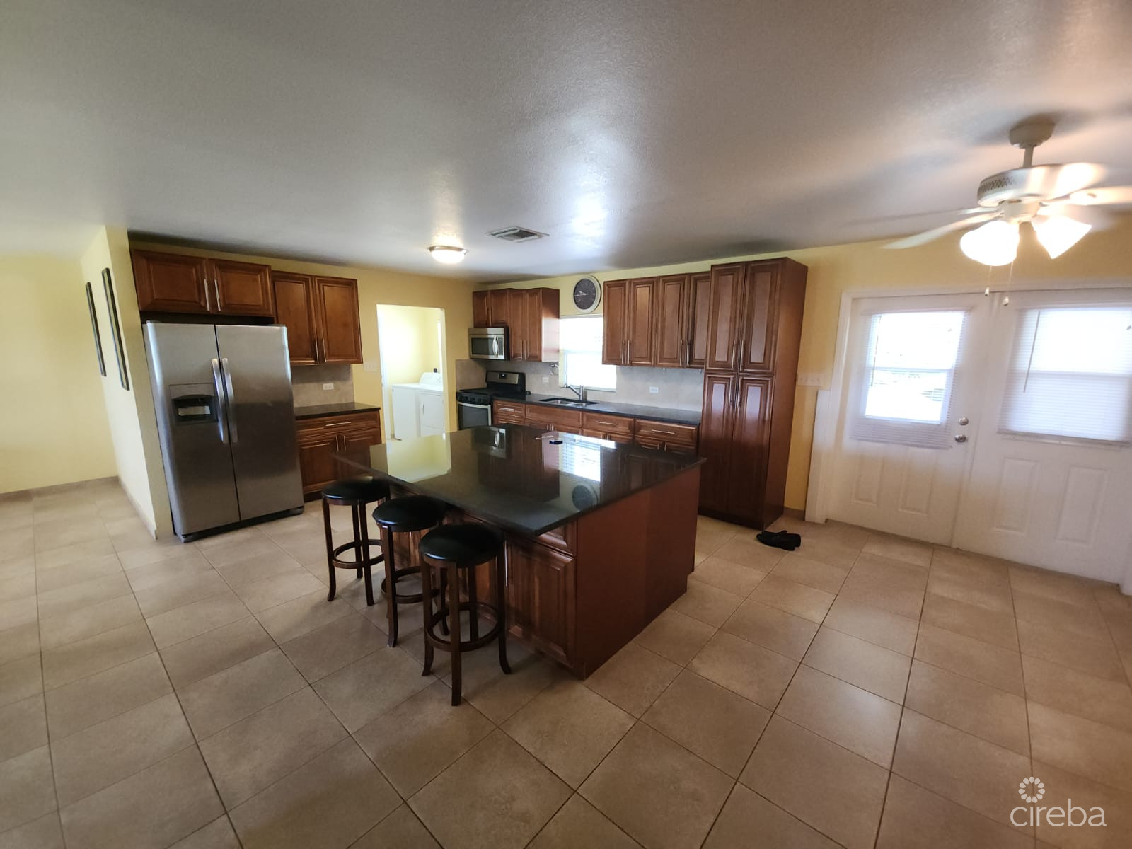 WATERVIEW HOME JUST OFF SMB CORRIDOR 7