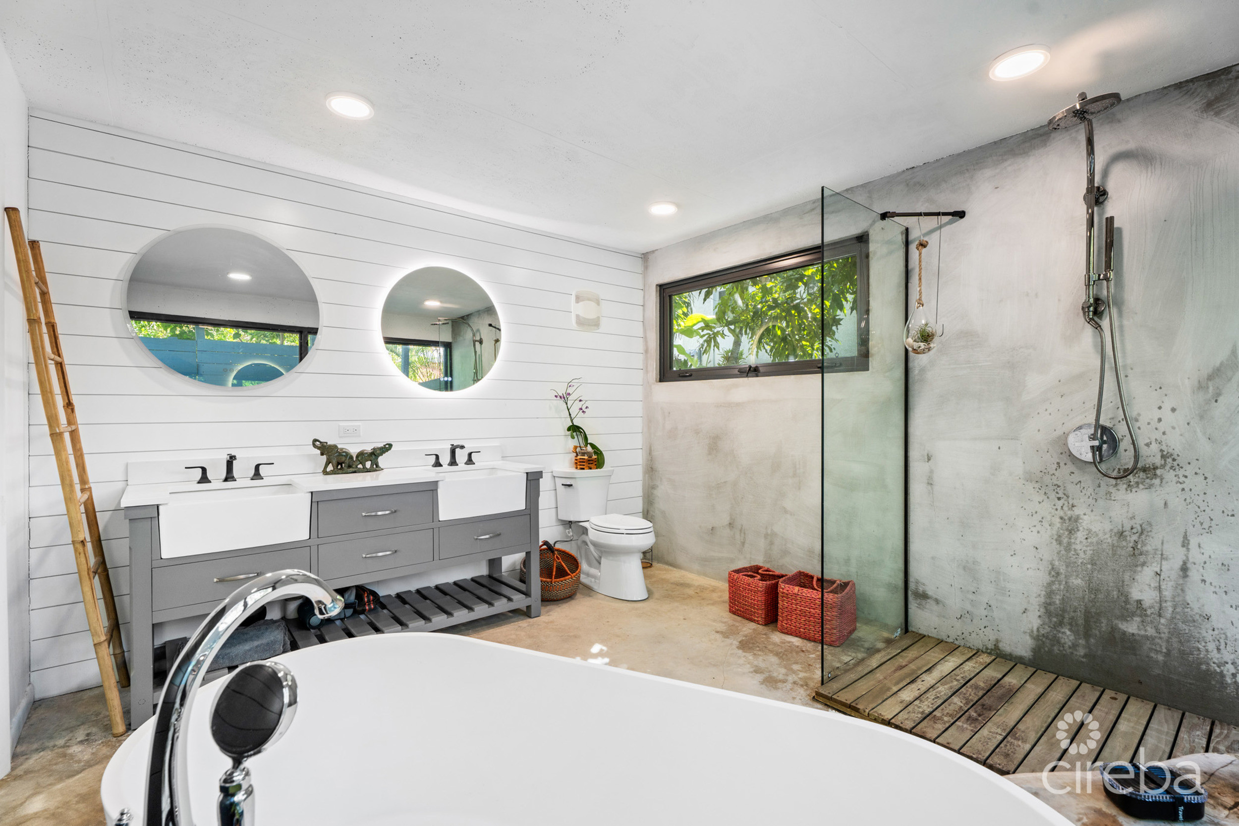 PURA VIDA, SOUTH SOUND HOME 4