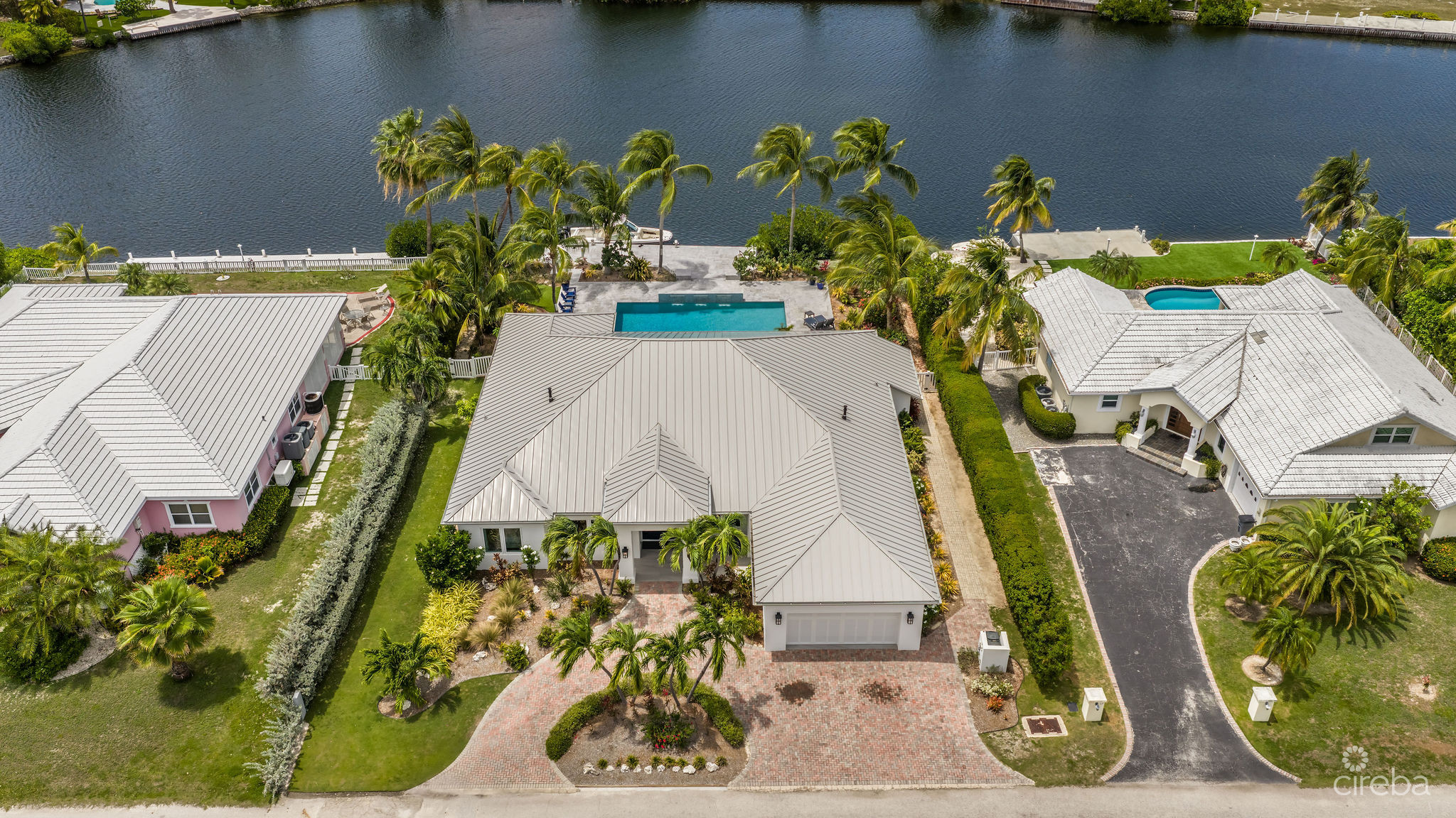 COCONUT COVE, THE SHORES FAMILY HOME