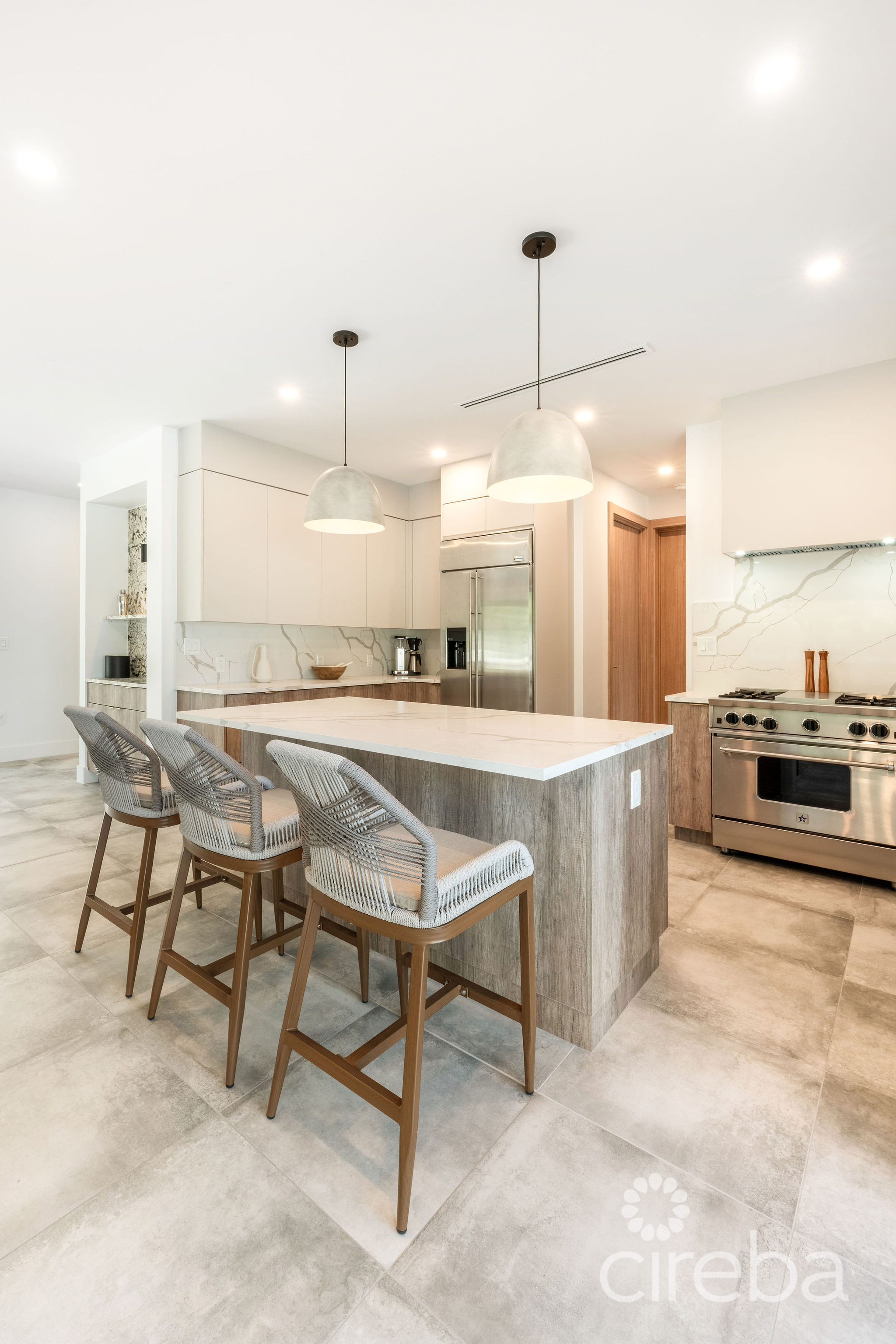 5 BED BEACH FRONT ESTATE - HALCYON POINT 7