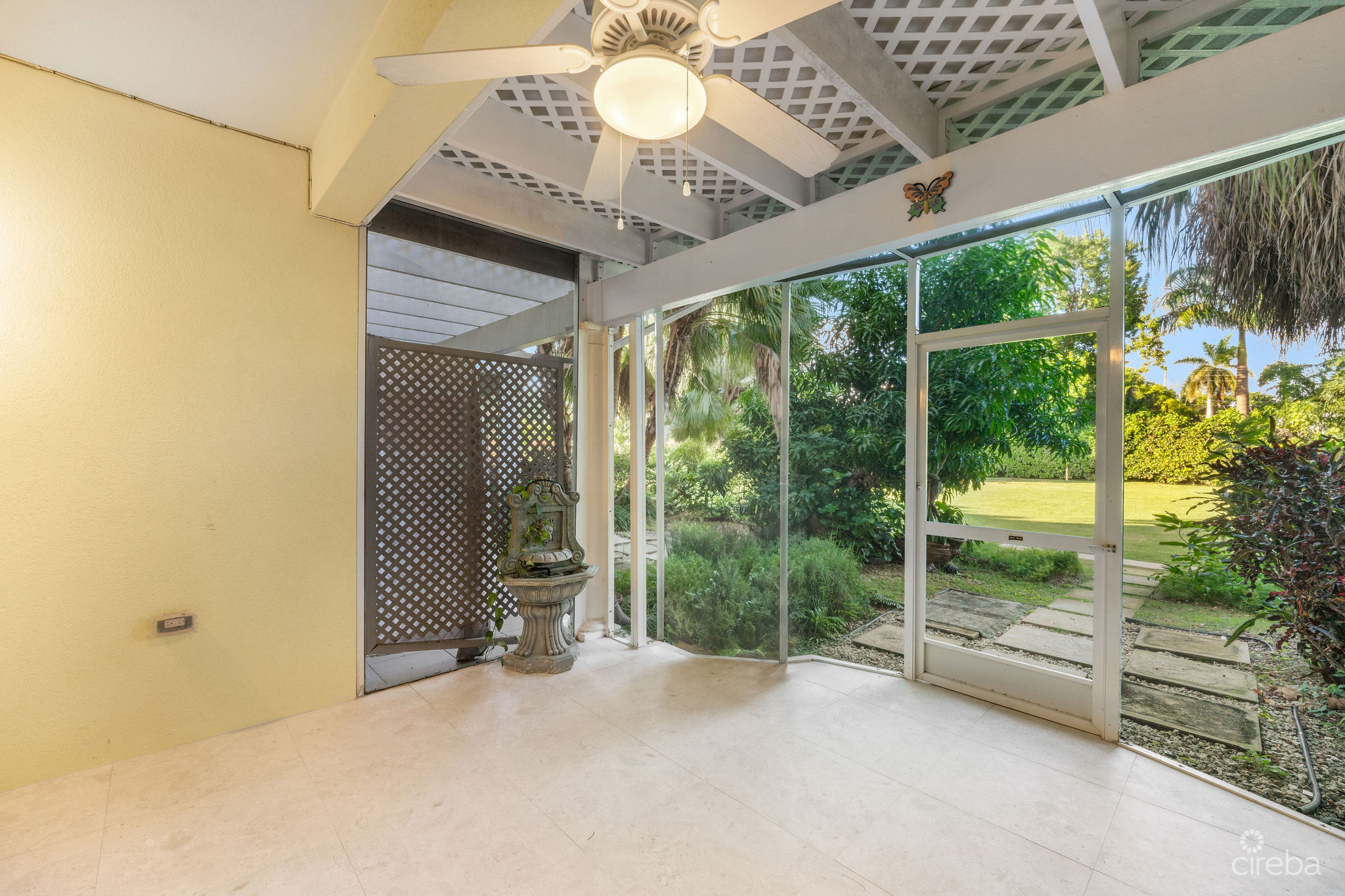 SPACIOUS 3 BED + DEN TOWNHOME AT L'AMBIENCE 4