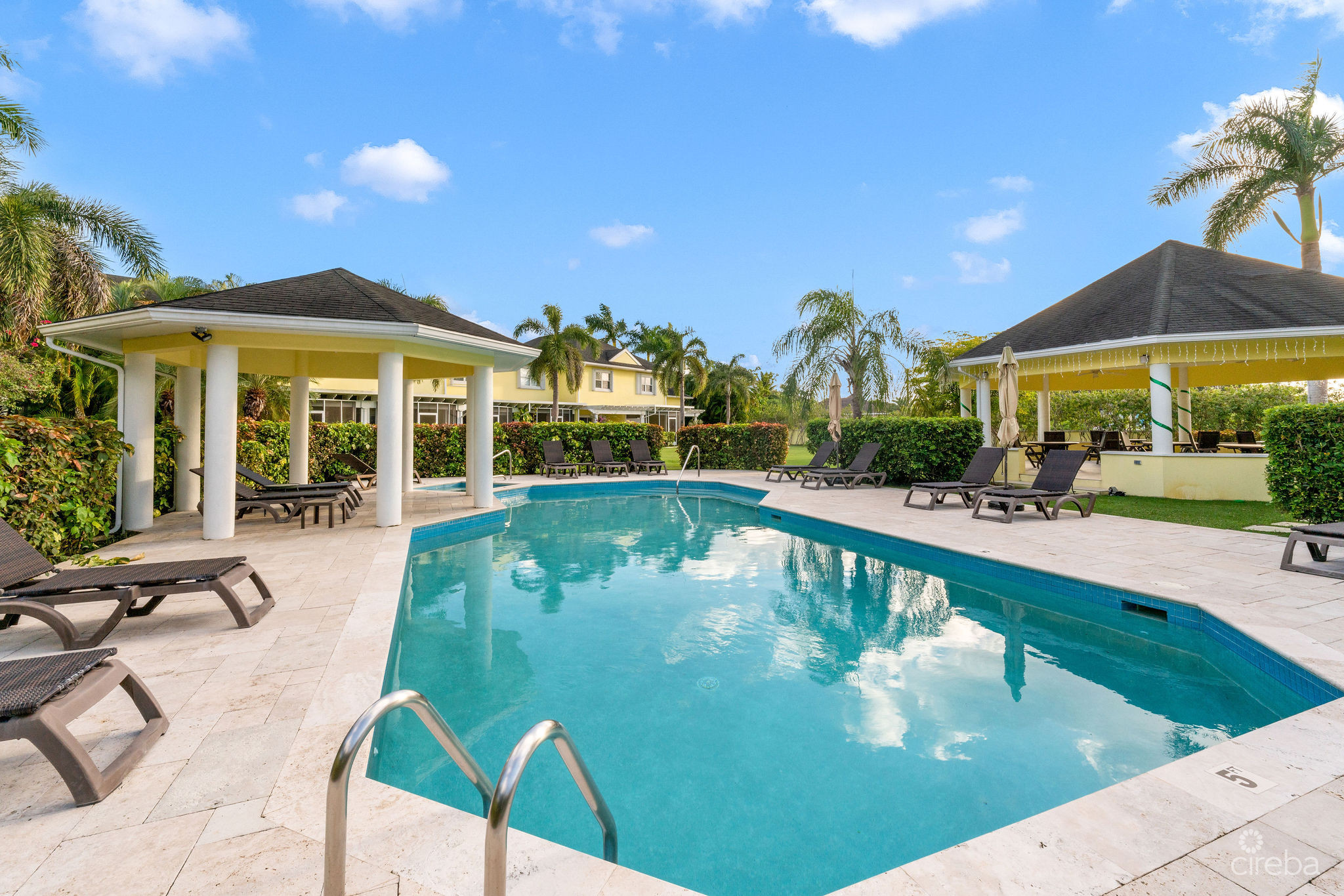 SPACIOUS 3 BED + DEN TOWNHOME AT L’AMBIENCE