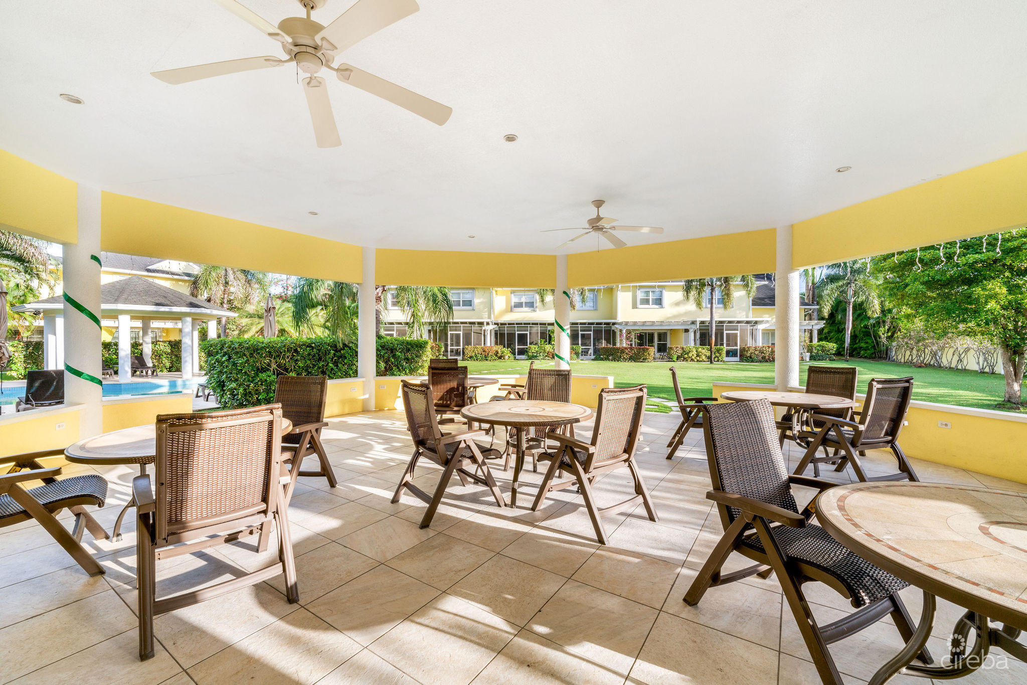 SPACIOUS 3 BED + DEN TOWNHOME AT L’AMBIENCE
