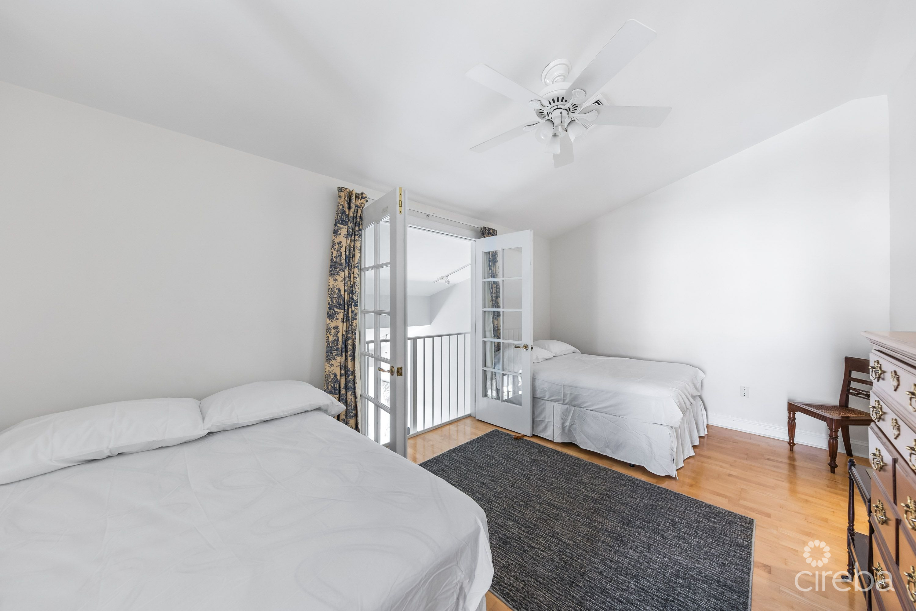 BRITANNIA KINGS COURT CANAL FRONT 4 BED/3 BATH PLUS BOAT DOCK 8