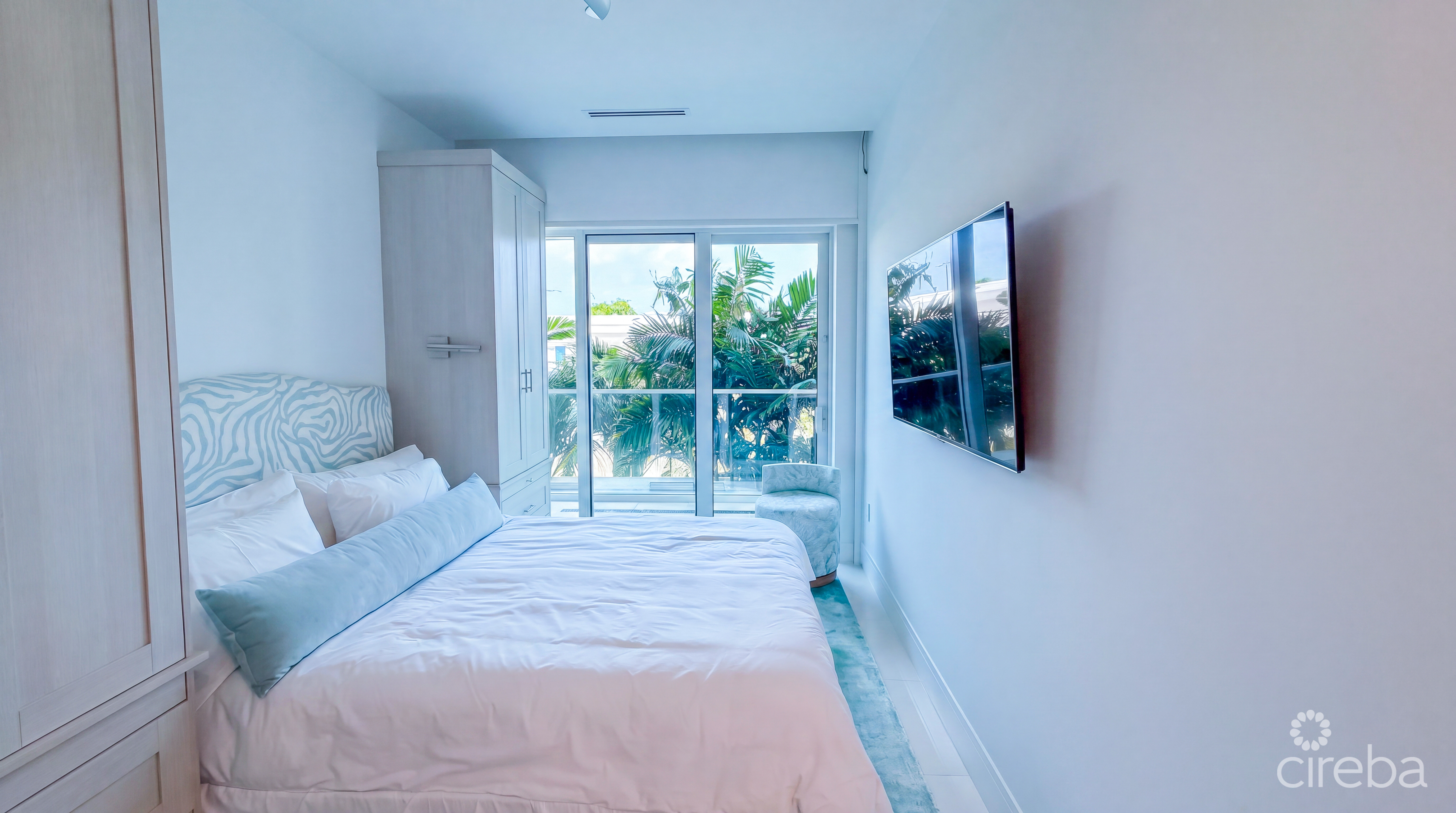 FIN 11 – OCEANFRONT CONDO