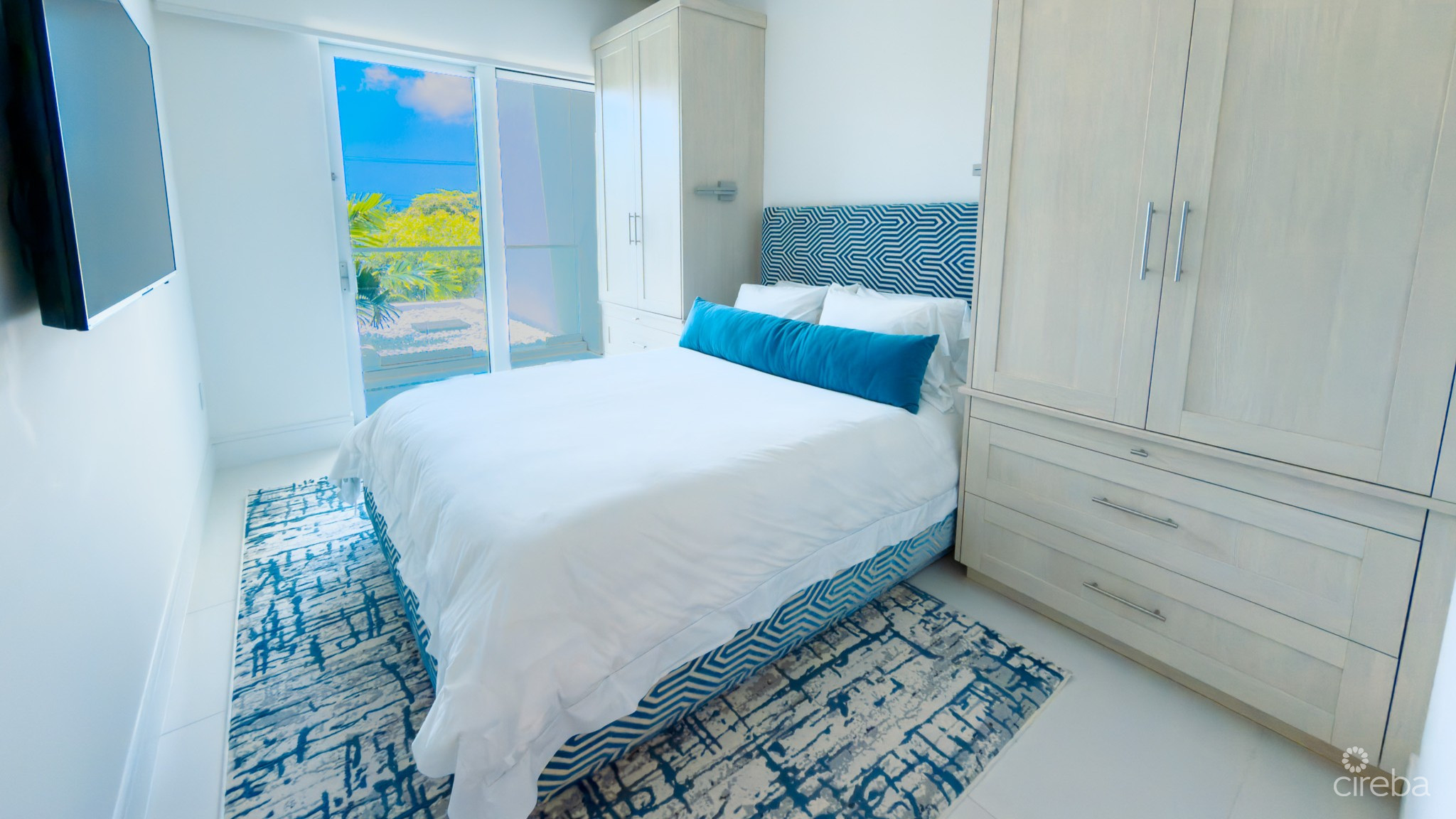 FIN 11 – OCEANFRONT CONDO