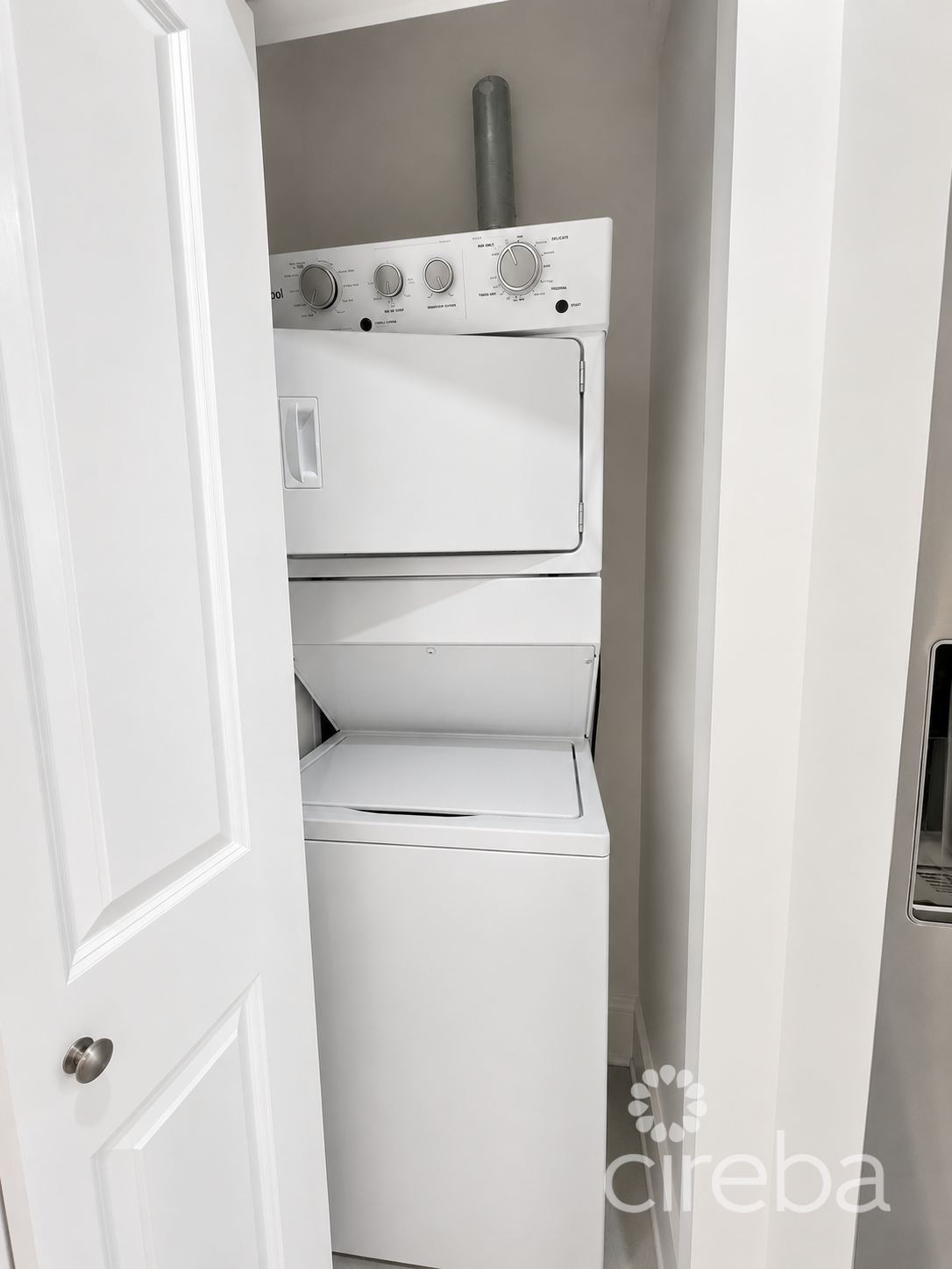 YARL 1BED/1BATH -- FURNISHED 3