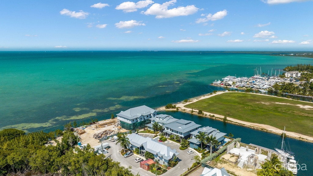 LARGE SEAHAVEN 2 BED WITH POOL – OCEANVIEW AND CANAL FRONT