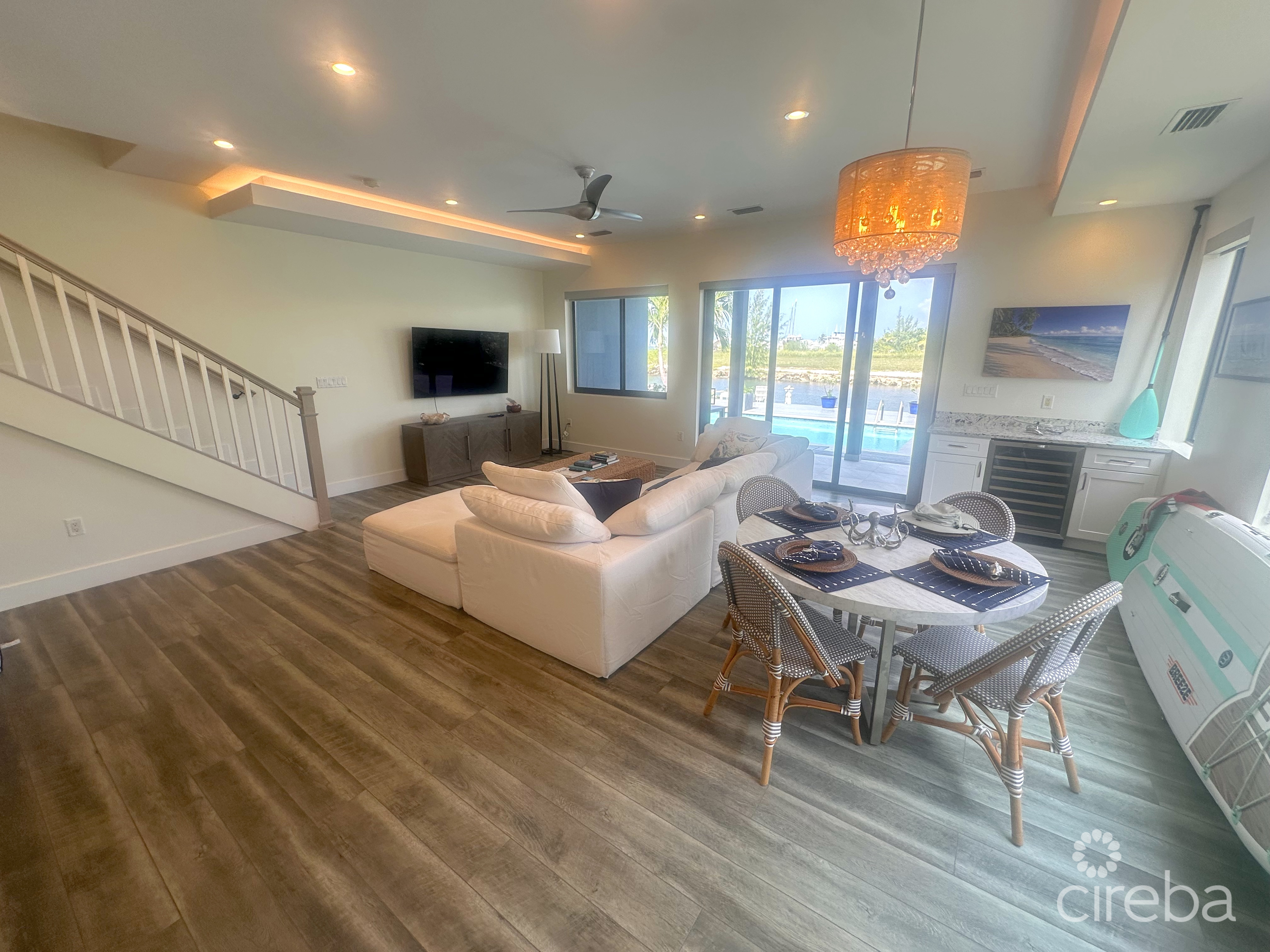 LARGE SEAHAVEN 2 BED WITH POOL – OCEANVIEW AND CANAL FRONT