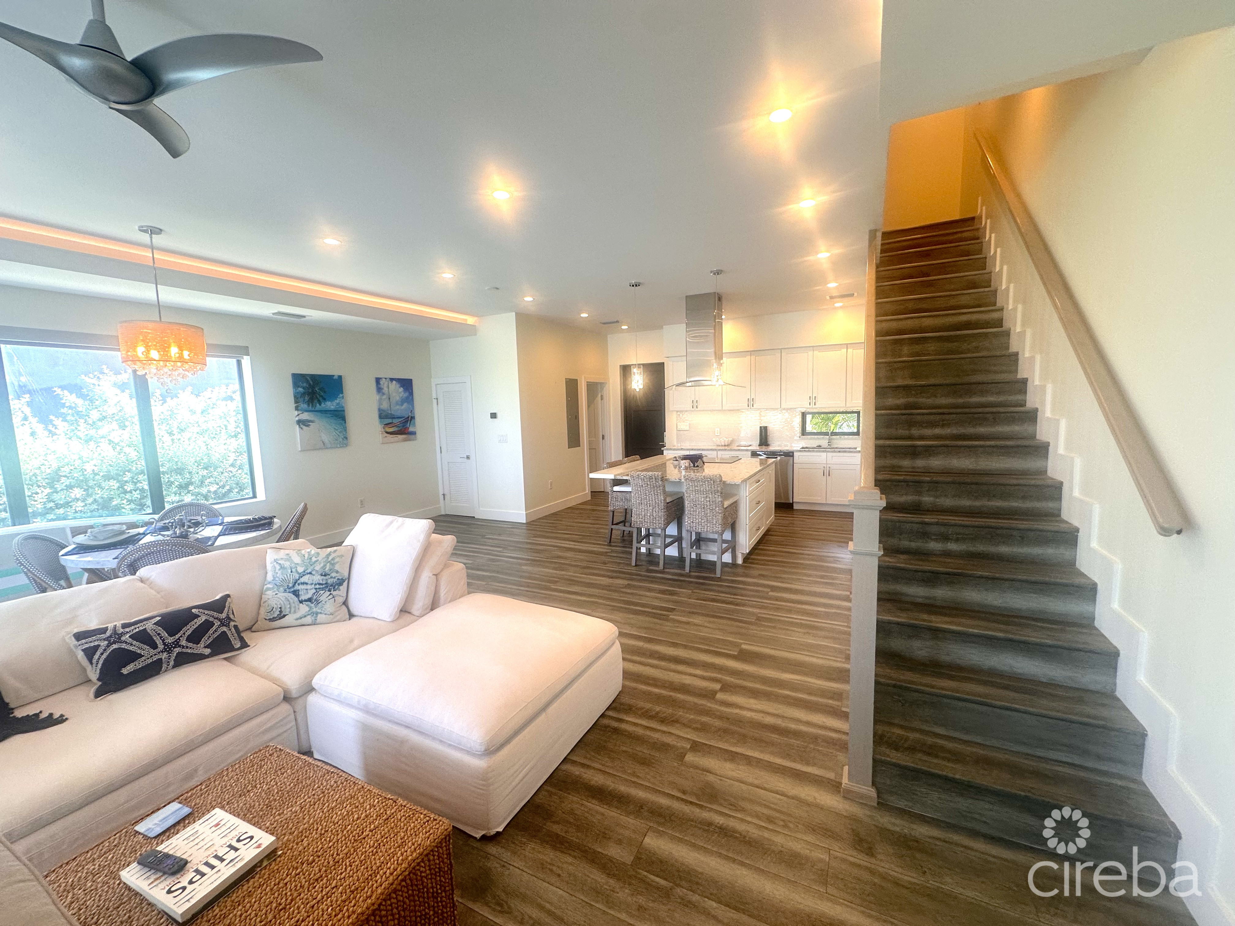 LARGE SEAHAVEN 2 BED WITH POOL – OCEANVIEW AND CANAL FRONT
