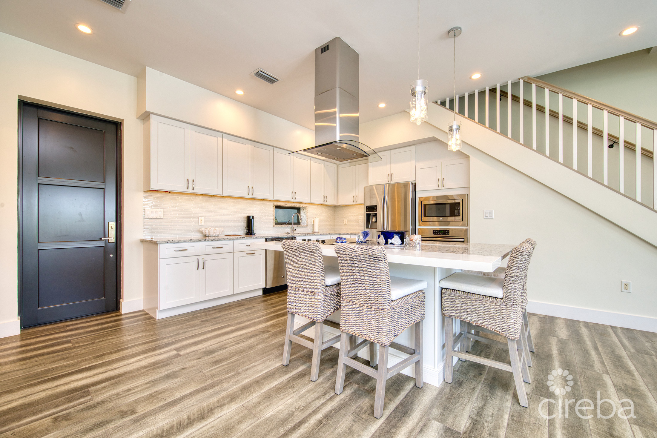 Large seahaven 2 bed with pool – oceanview and canal front