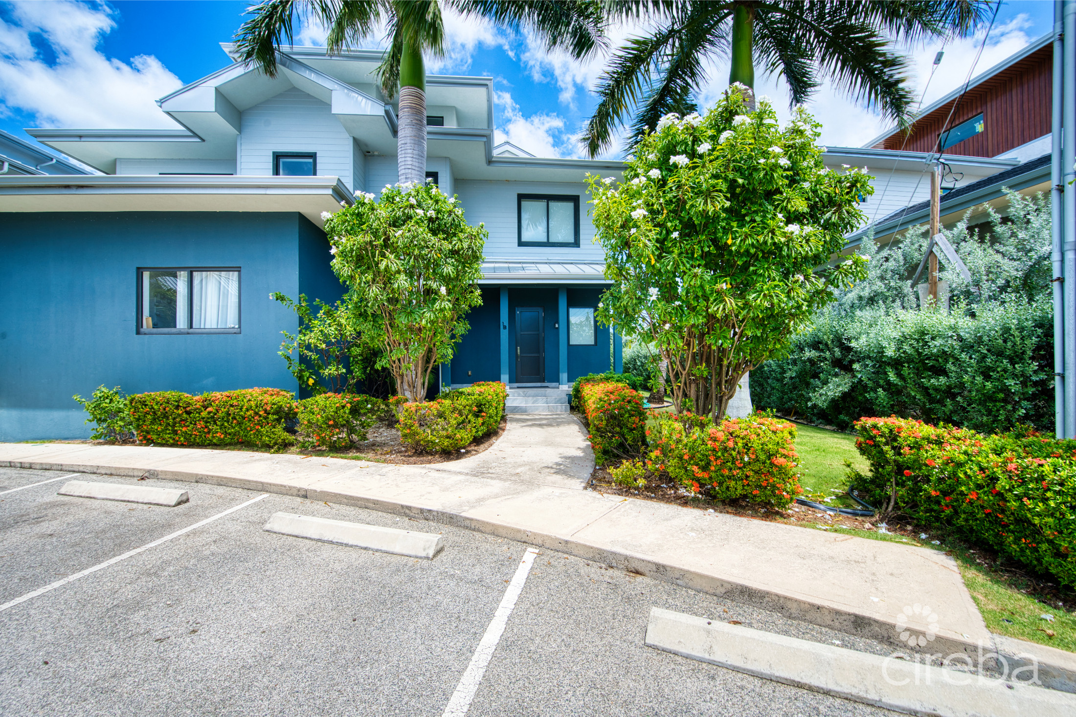 Large seahaven 2 bed with pool – oceanview and canal front