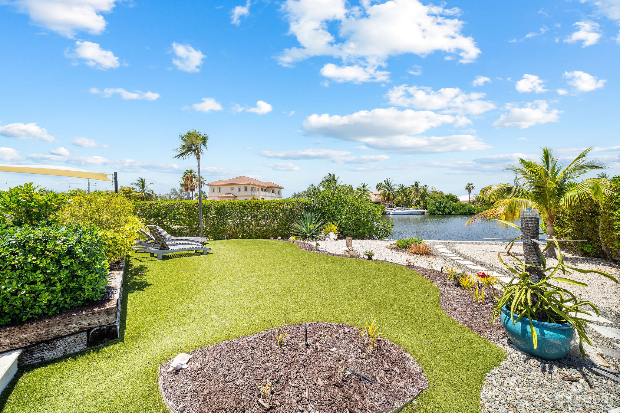 24 SHOREWINDS TRAIL, THE SHORES FAMILY HOME
