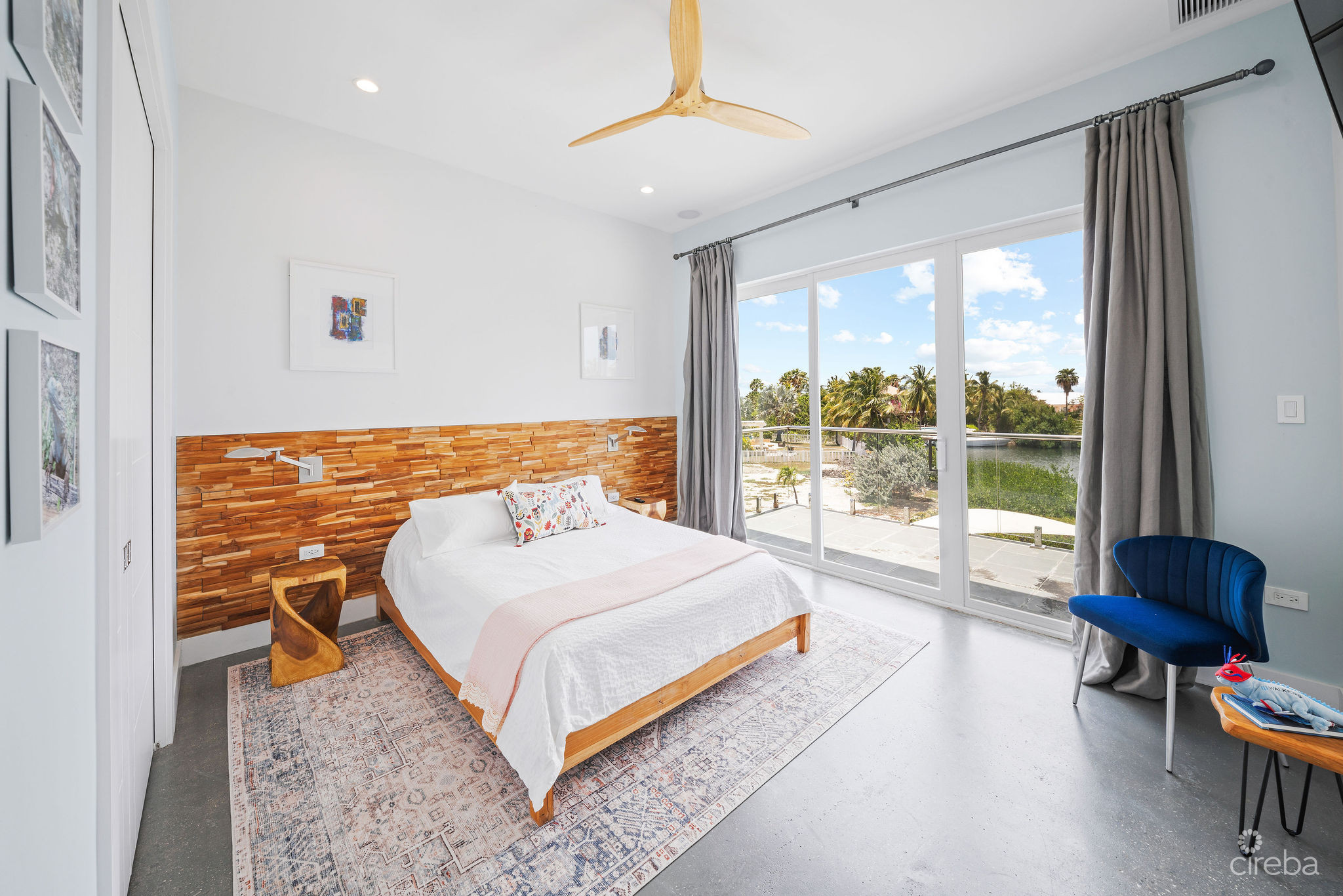 24 SHOREWINDS TRAIL, THE SHORES FAMILY HOME