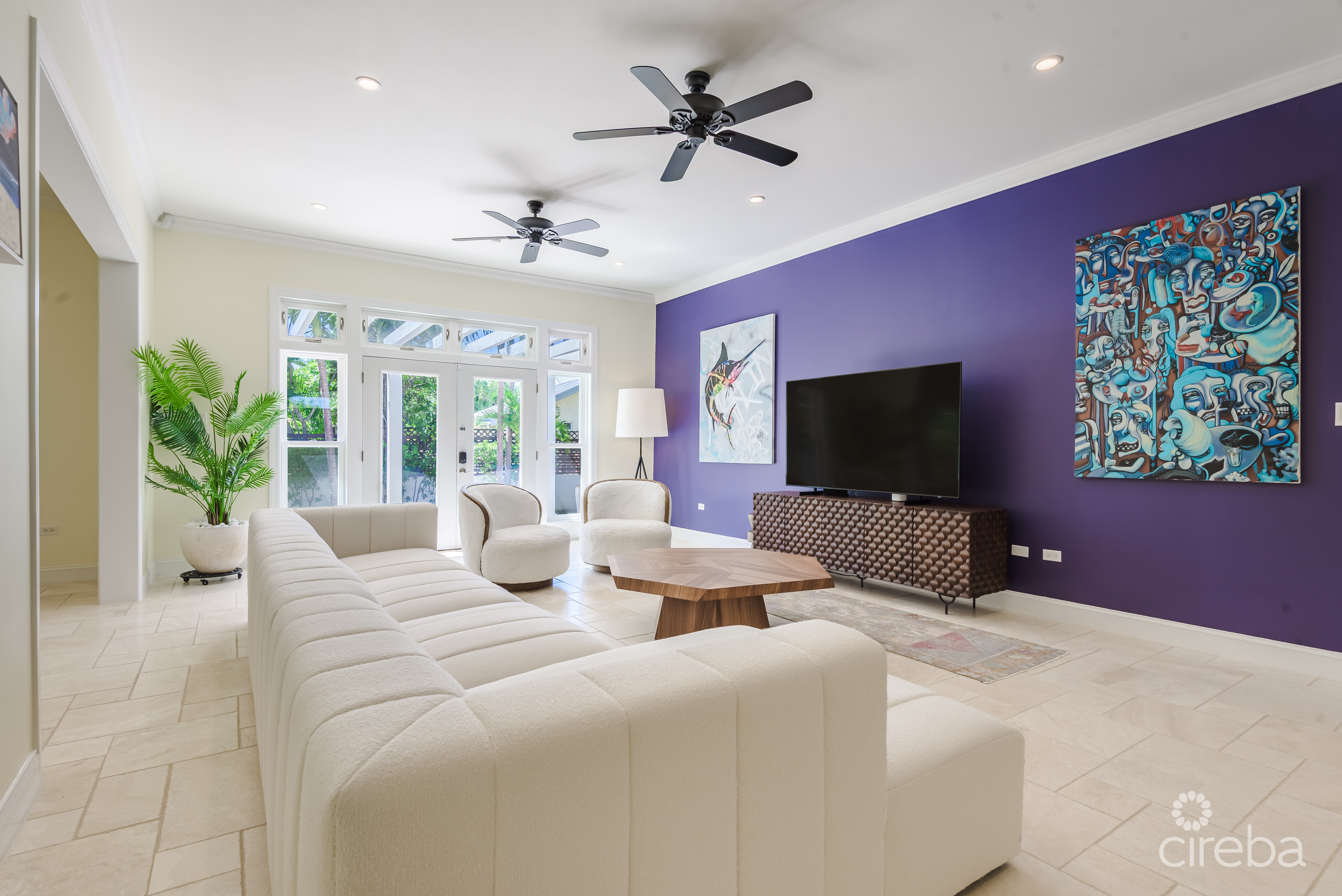 SEVEN MILE BEACH CORRIDOR FAMILY HOME