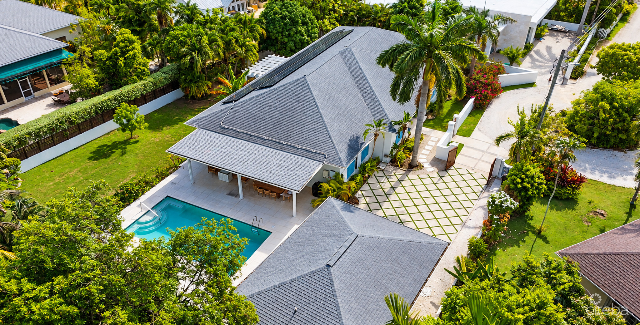 SEVEN MILE BEACH CORRIDOR FAMILY HOME