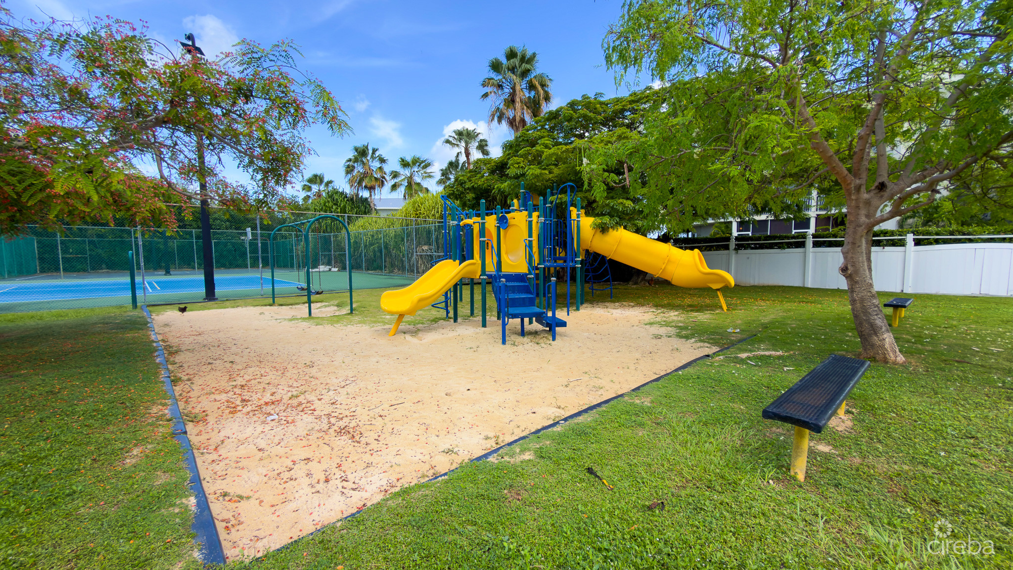 SNUG HARBOUR ANDREW DRIVE – 4 BEDROOM FAMILY HOME IN THE SEVEN MILE BEACH CORRIDOR