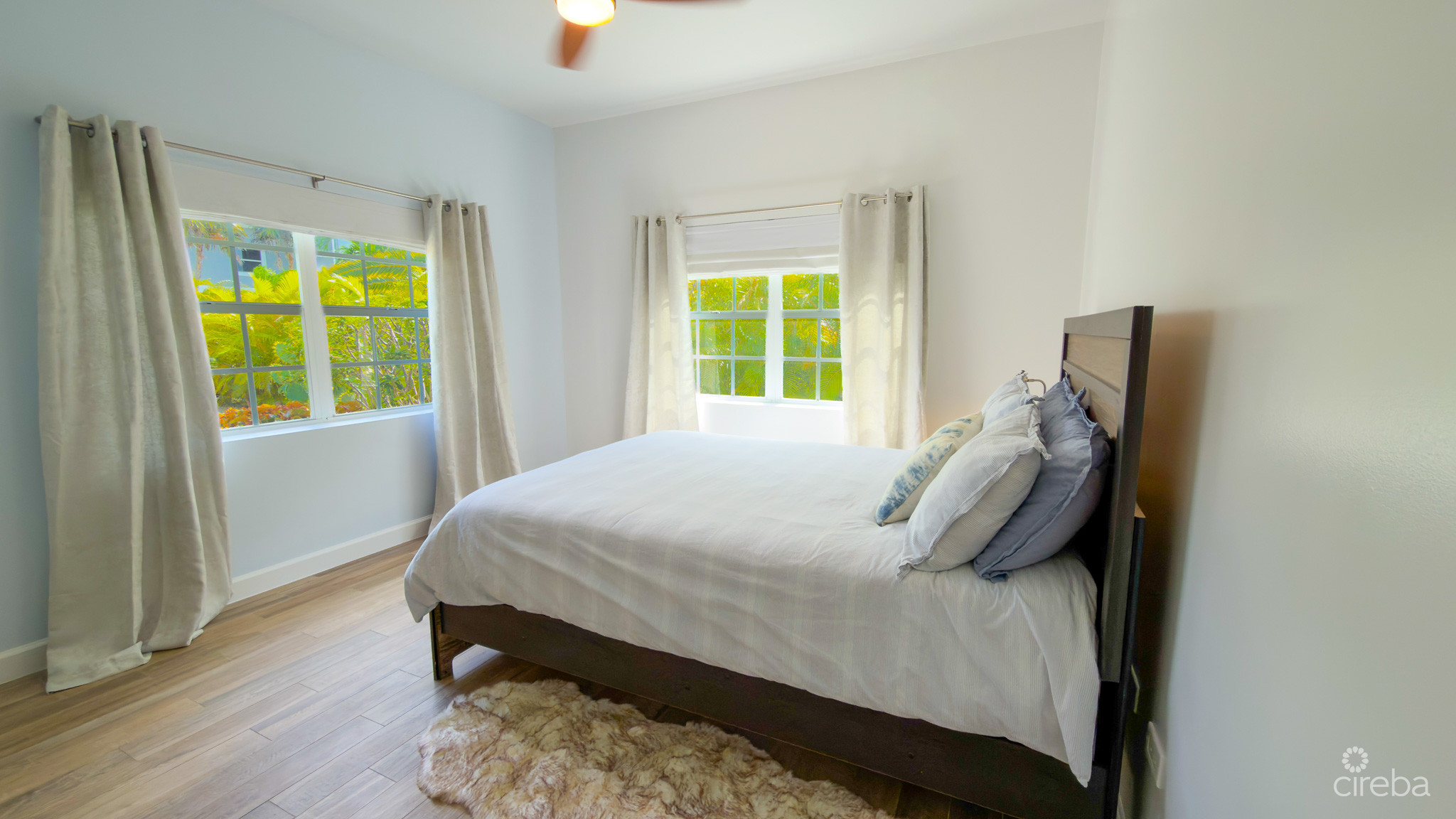 SNUG HARBOUR ANDREW DRIVE – 4 BEDROOM FAMILY HOME IN THE SEVEN MILE BEACH CORRIDOR