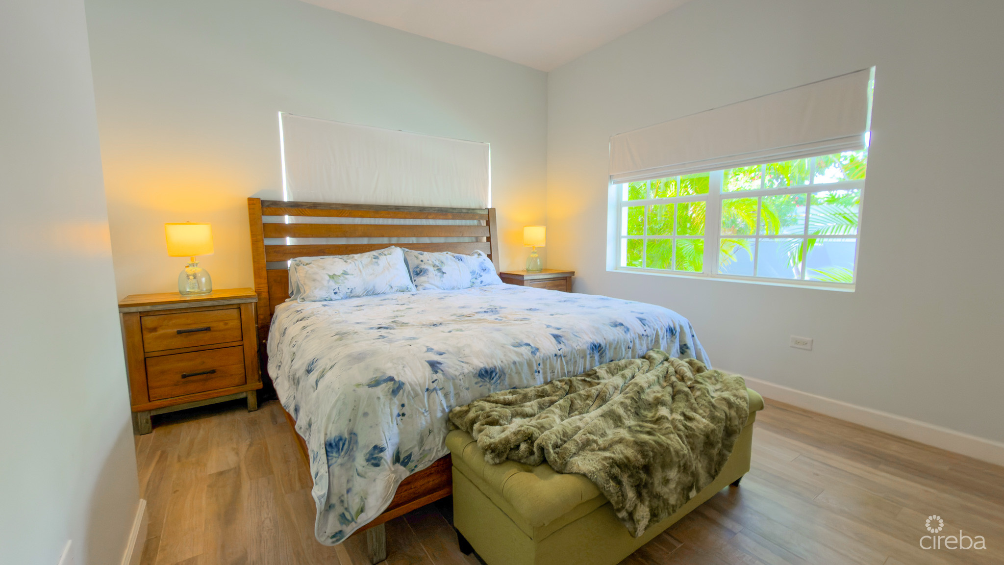 SNUG HARBOUR ANDREW DRIVE – 4 BEDROOM FAMILY HOME IN THE SEVEN MILE BEACH CORRIDOR