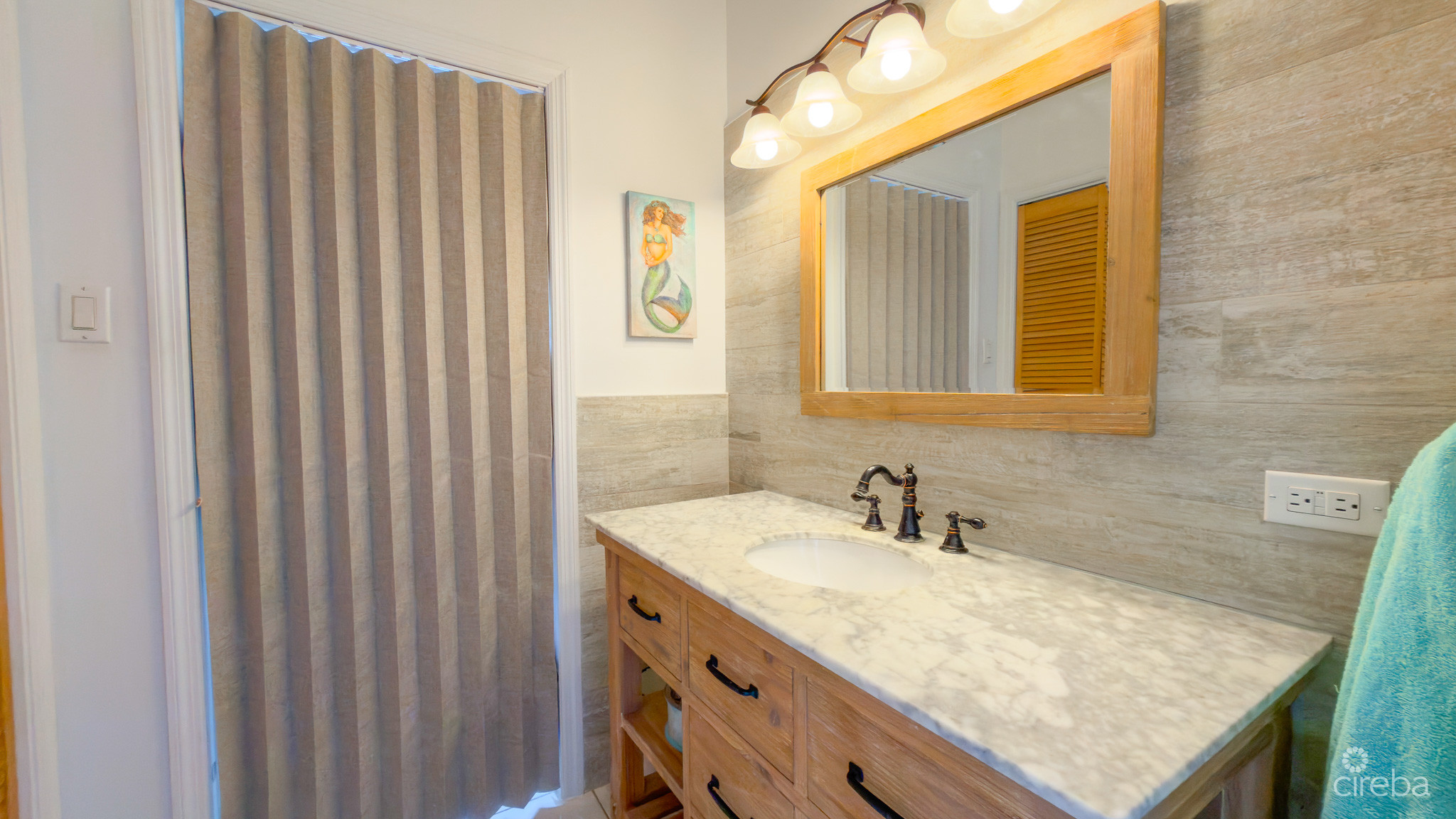 SNUG HARBOUR ANDREW DRIVE – 4 BEDROOM FAMILY HOME IN THE SEVEN MILE BEACH CORRIDOR