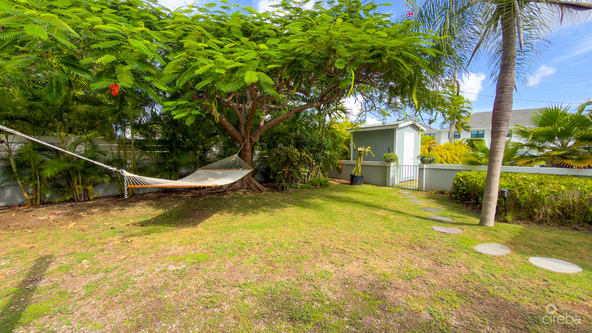 SNUG HARBOUR ANDREW DRIVE – 4 BEDROOM FAMILY HOME IN THE SEVEN MILE BEACH CORRIDOR