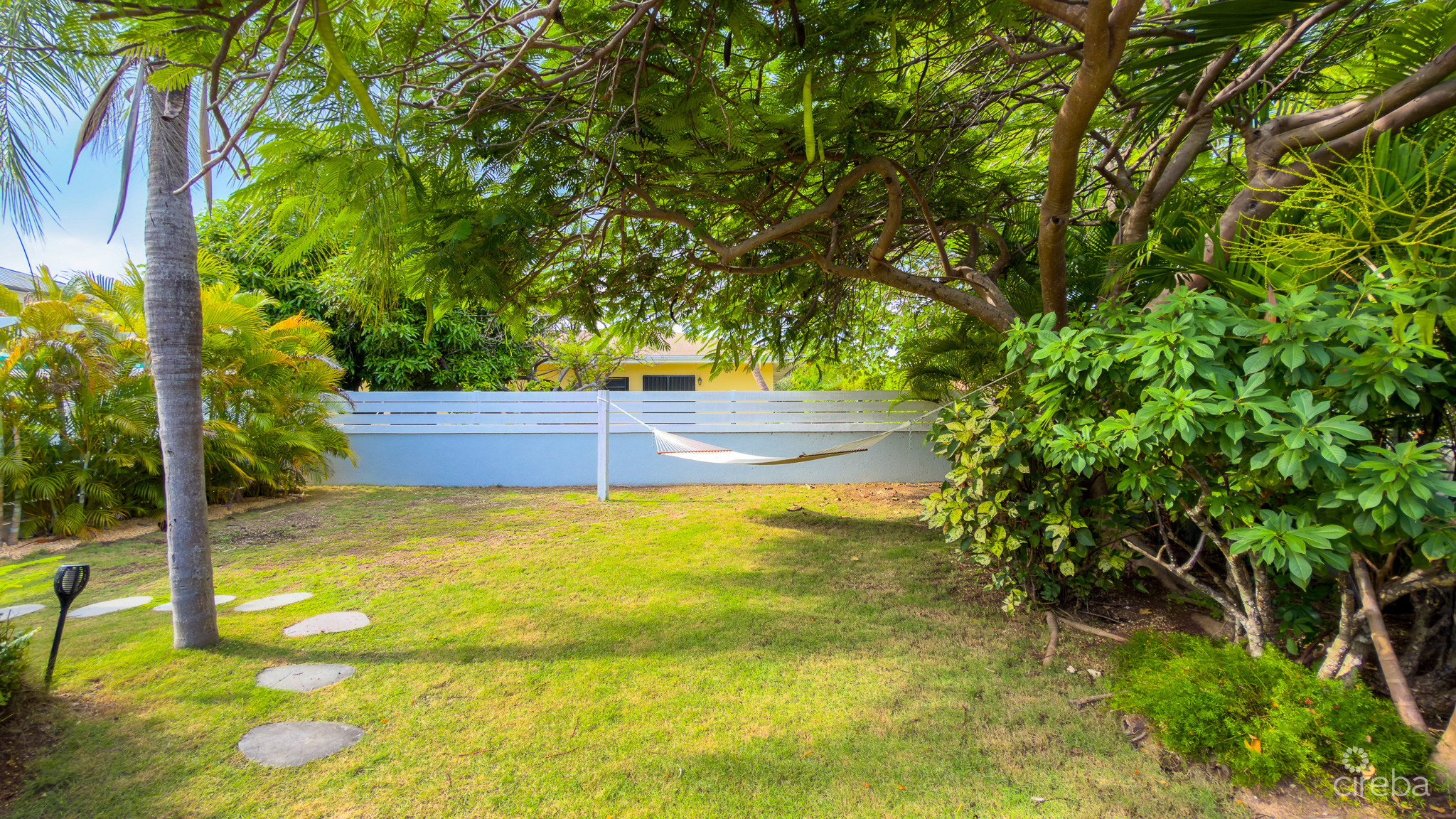 SNUG HARBOUR ANDREW DRIVE – 4 BEDROOM FAMILY HOME IN THE SEVEN MILE BEACH CORRIDOR