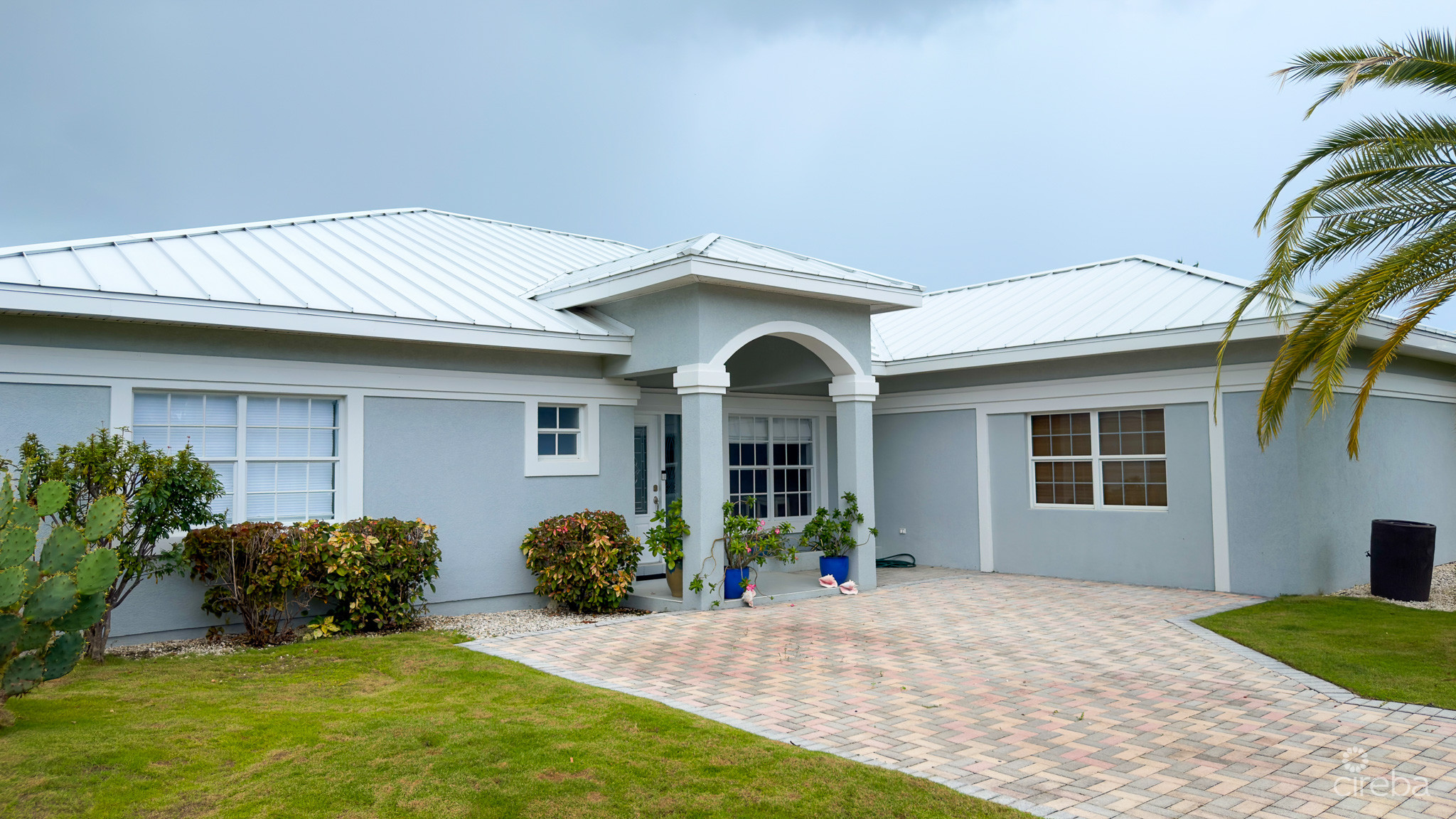 SNUG HARBOUR ANDREW DRIVE – 4 BEDROOM FAMILY HOME IN THE SEVEN MILE BEACH CORRIDOR