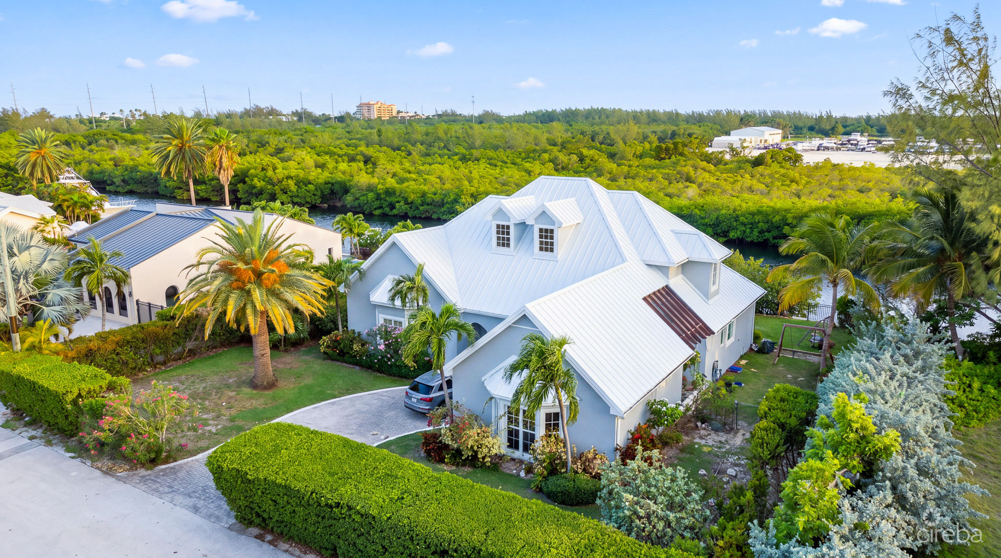 GOVERNORS HARBOUR – 266 RALEIGH HARBOUR NORTH EXECUTIVE CANAL-FRONT HOME