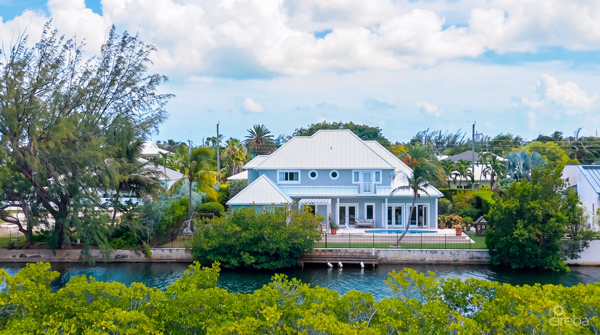 GOVERNORS HARBOUR – 266 RALEIGH HARBOUR NORTH EXECUTIVE CANAL-FRONT HOME
