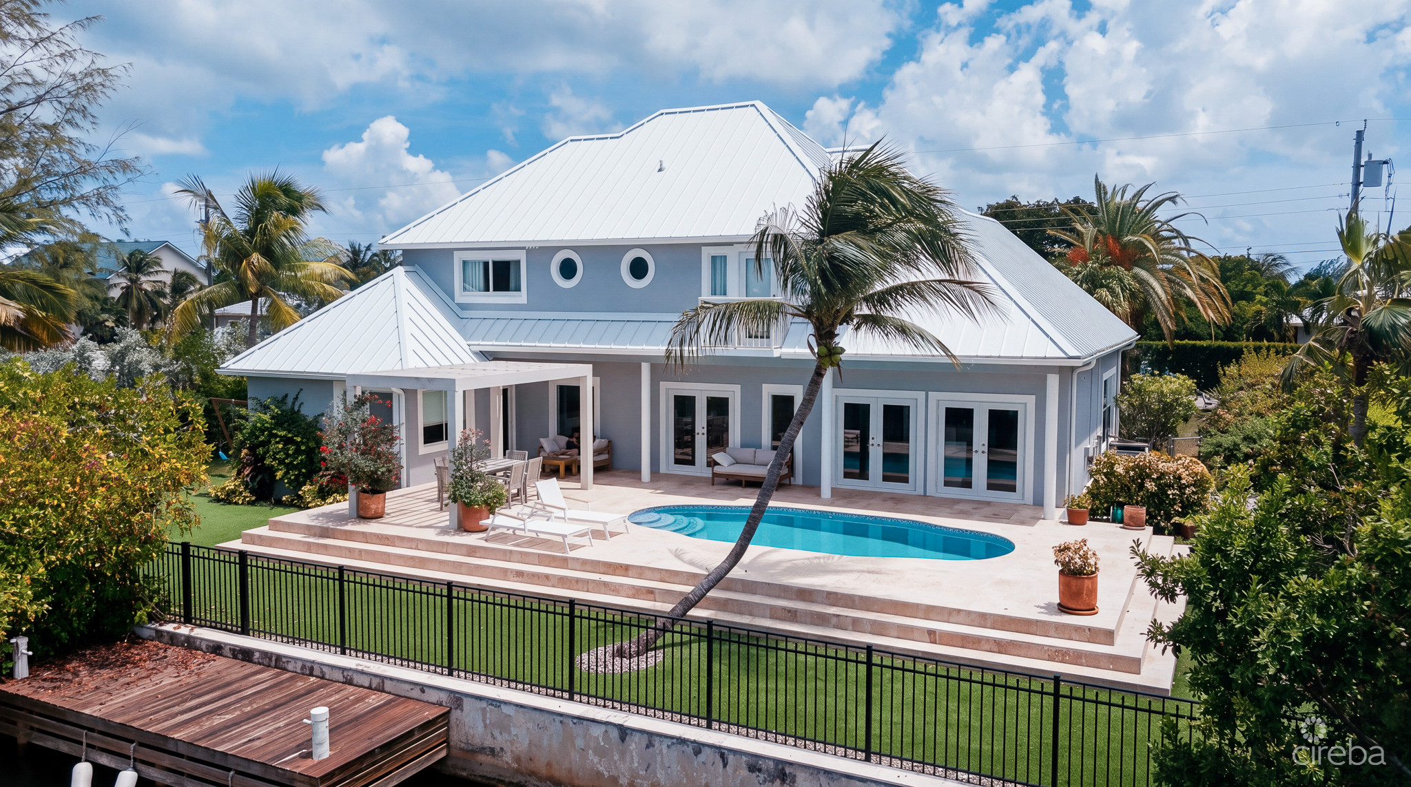 GOVERNORS HARBOUR – 266 RALEIGH HARBOUR NORTH EXECUTIVE CANAL-FRONT HOME