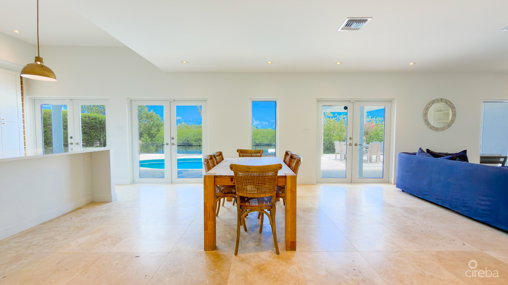 GOVERNORS HARBOUR – 266 RALEIGH HARBOUR NORTH EXECUTIVE CANAL-FRONT HOME