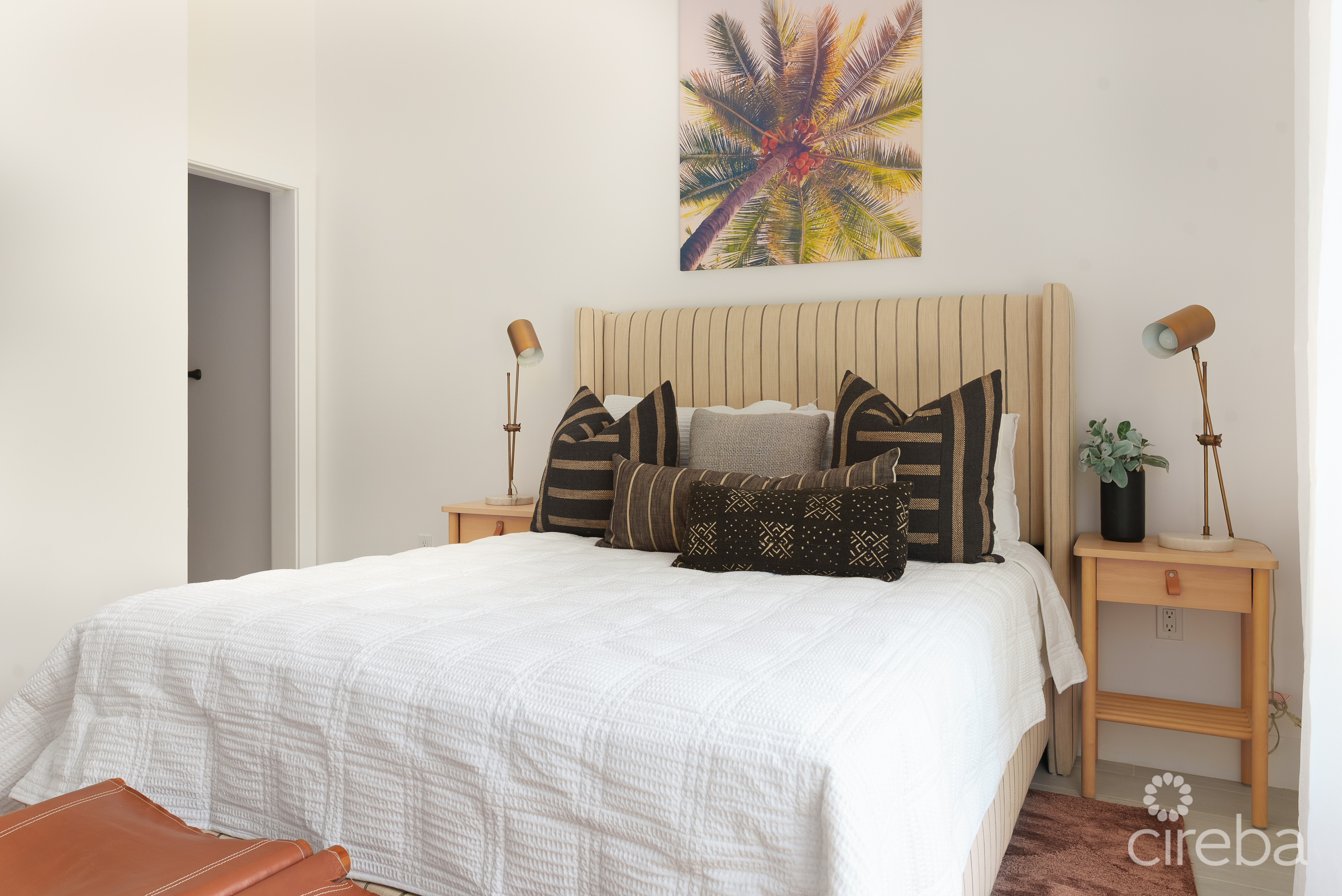 WOODRIDGE – REDBAY! FULLY FURNISHED AND VENDOR PAYS STAMP DUTY