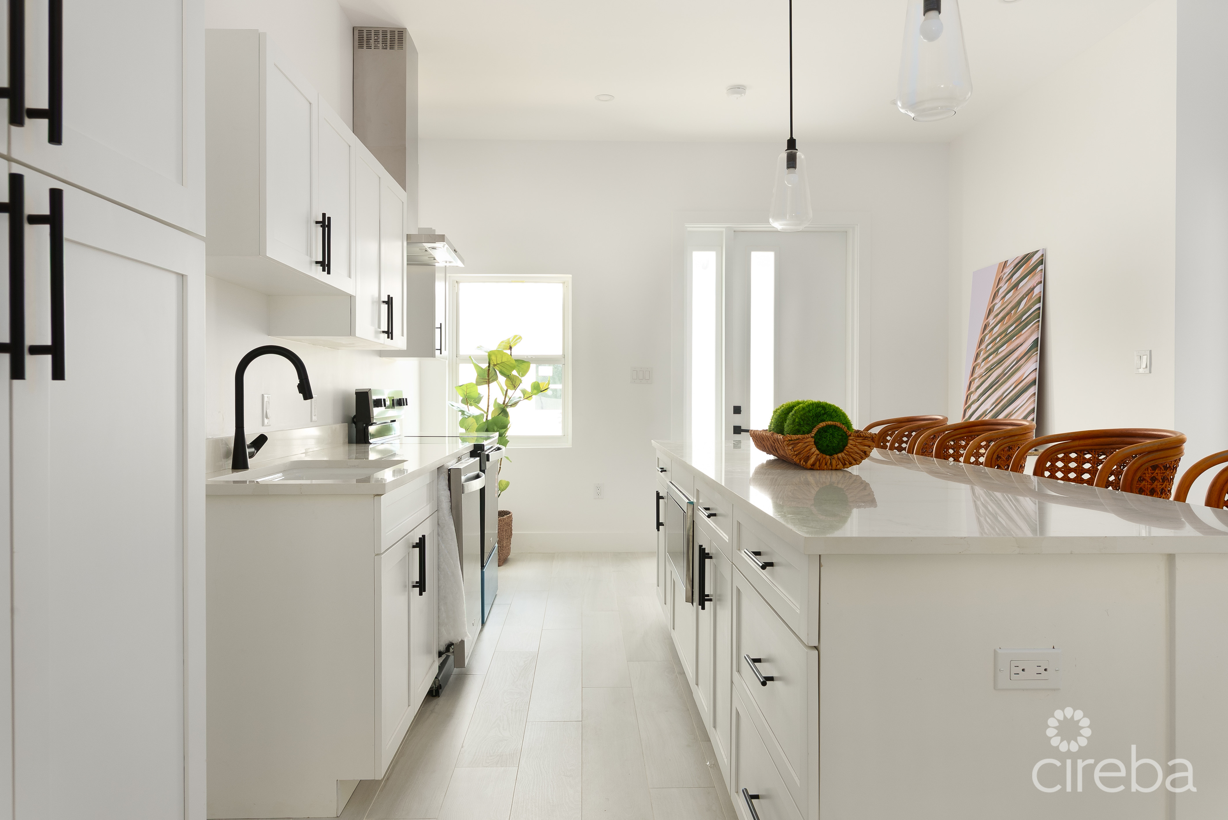 WOODRIDGE - REDBAY! FULLY FURNISHED AND VENDOR PAYS STAMP DUTY 5