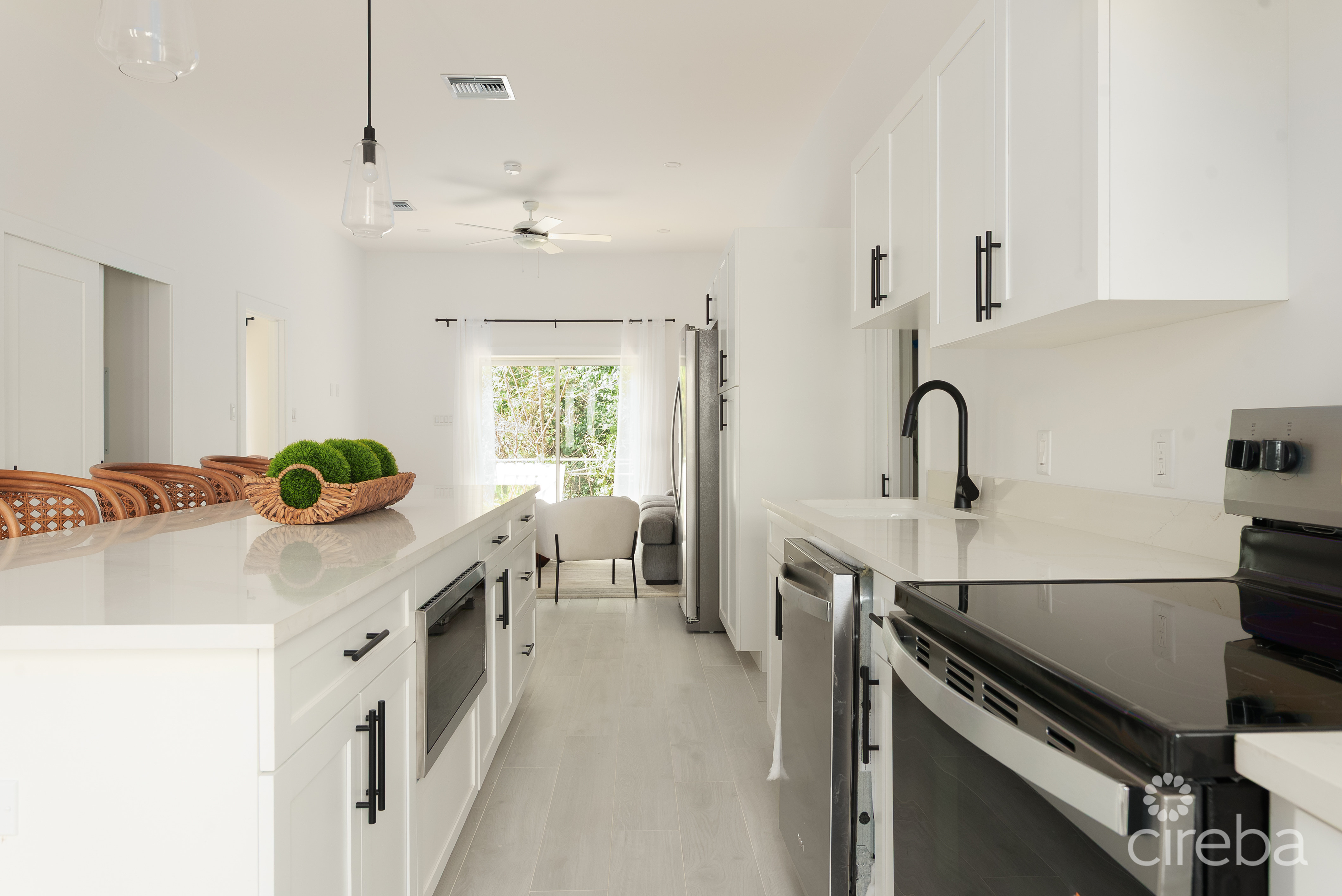WOODRIDGE - REDBAY! FULLY FURNISHED AND VENDOR PAYS STAMP DUTY 4