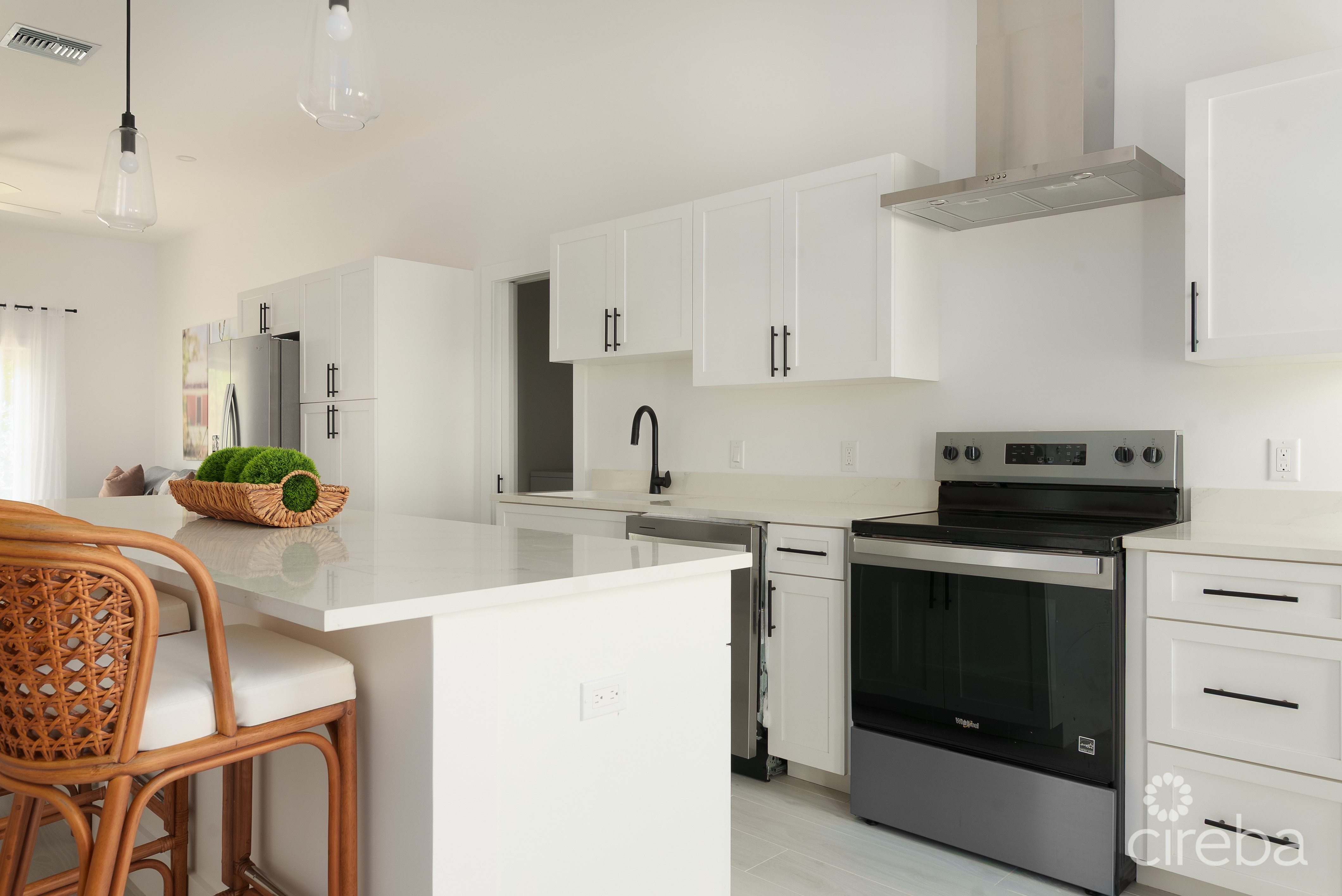 WOODRIDGE - REDBAY! FULLY FURNISHED AND VENDOR PAYS STAMP DUTY 3