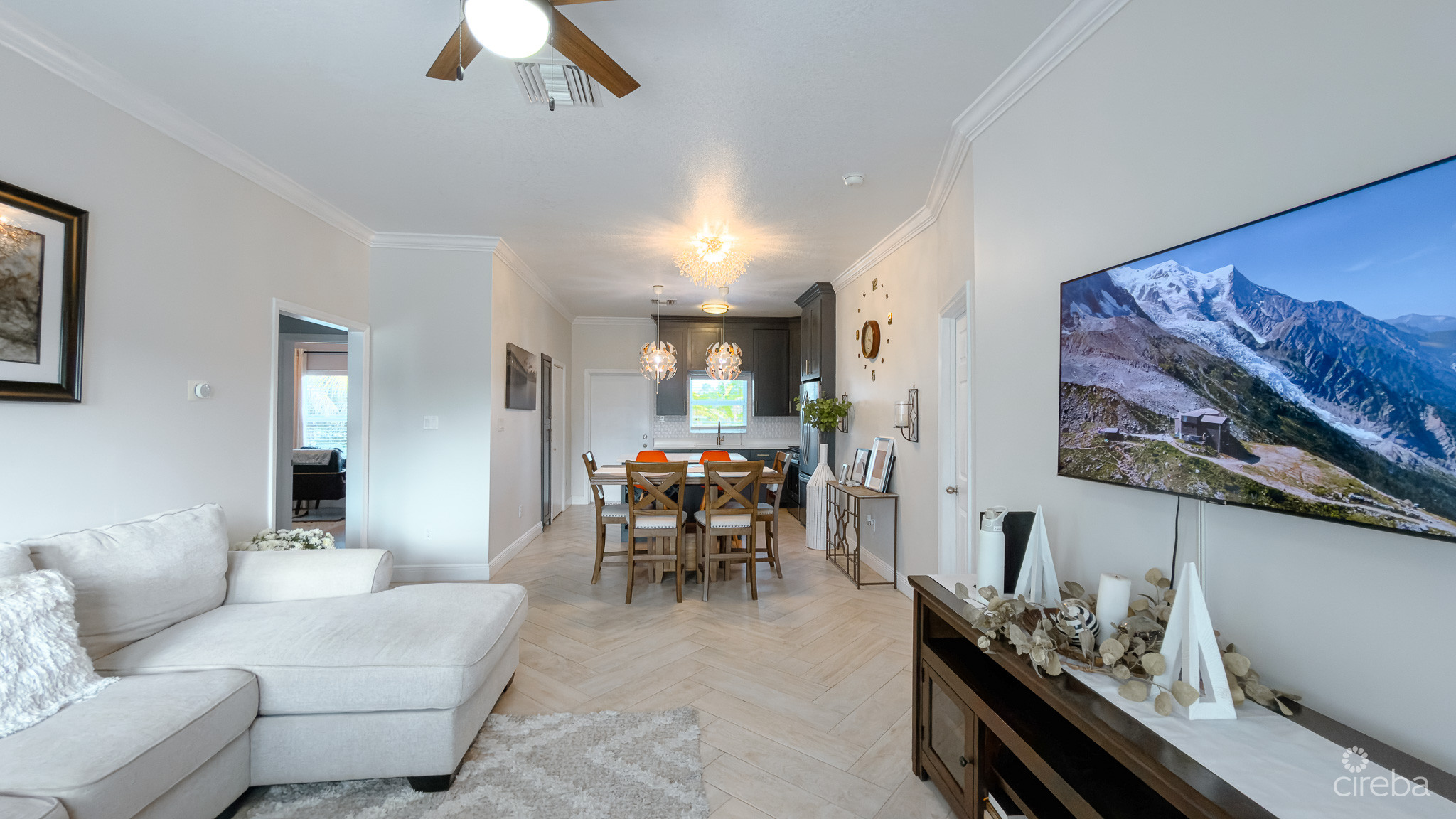 LOWER VALLEY 3 BED, 2 BATH FAMILY HOME 5