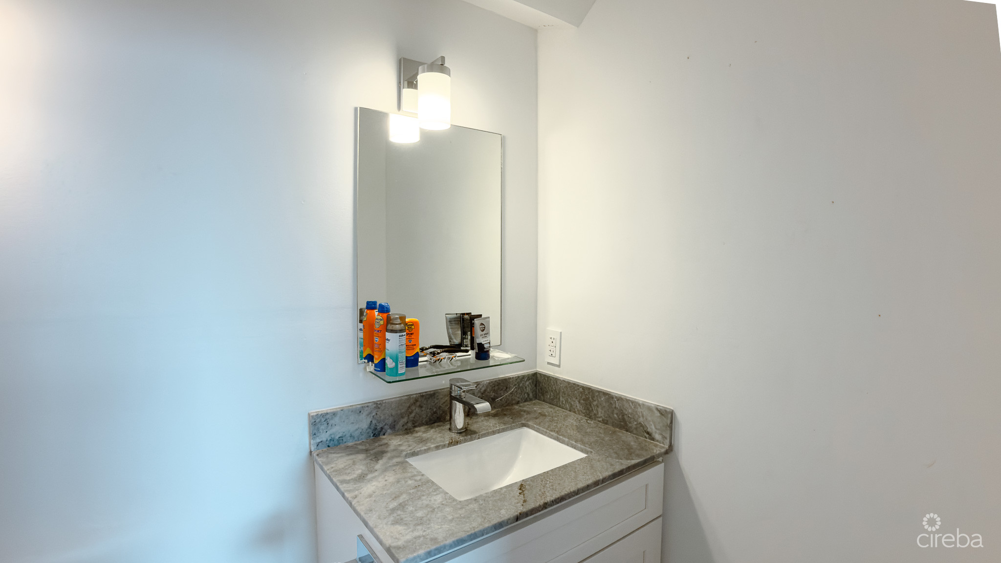 EMERALD ISLE 2 BEDROOM TOWNHOUSE