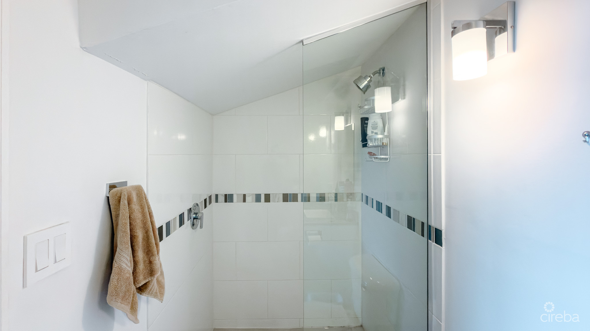 EMERALD ISLE 2 BEDROOM TOWNHOUSE