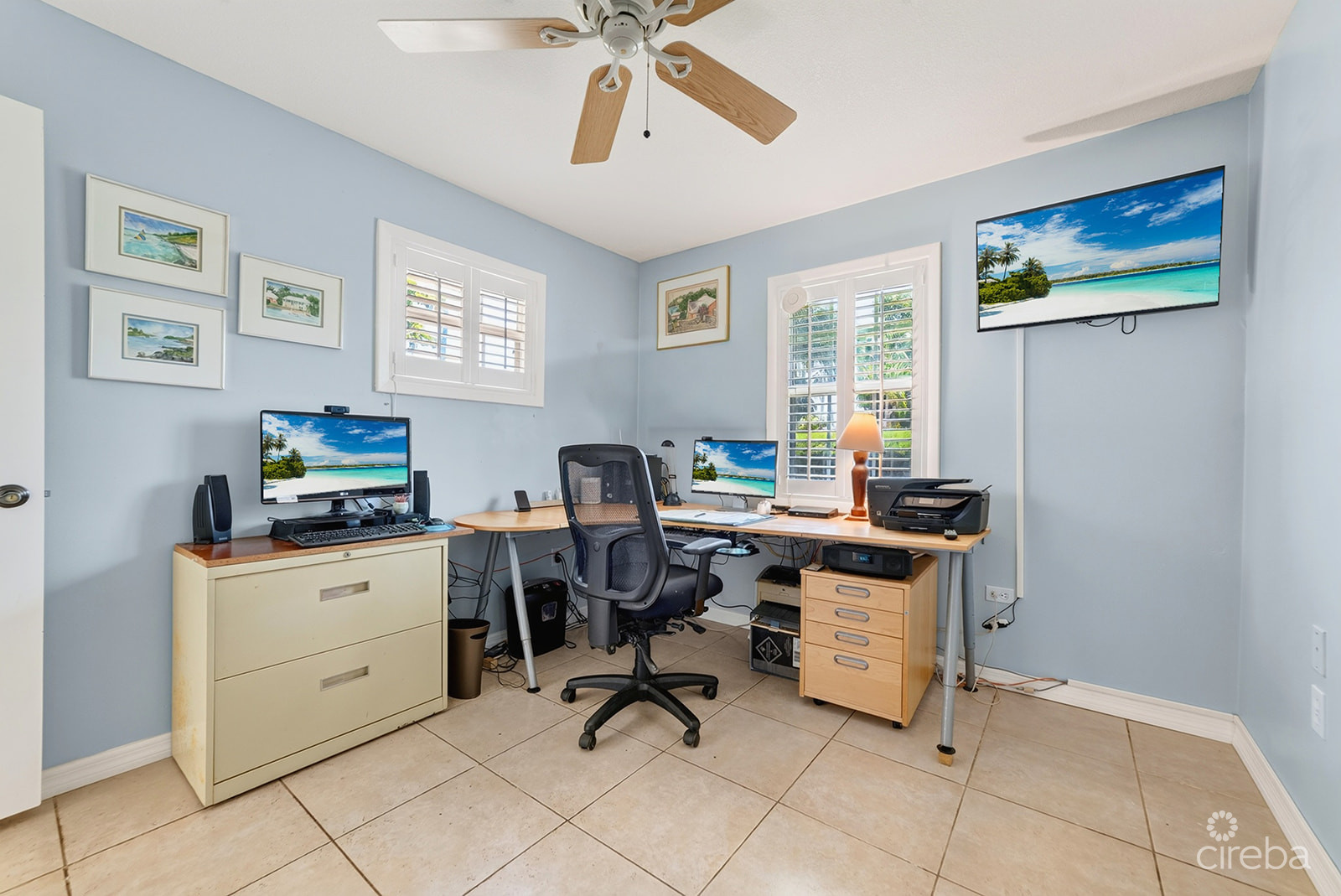 RARE DOUBLE-LOT OASIS BUNGALOW  WITH POOL IN SNUG HARBOUR