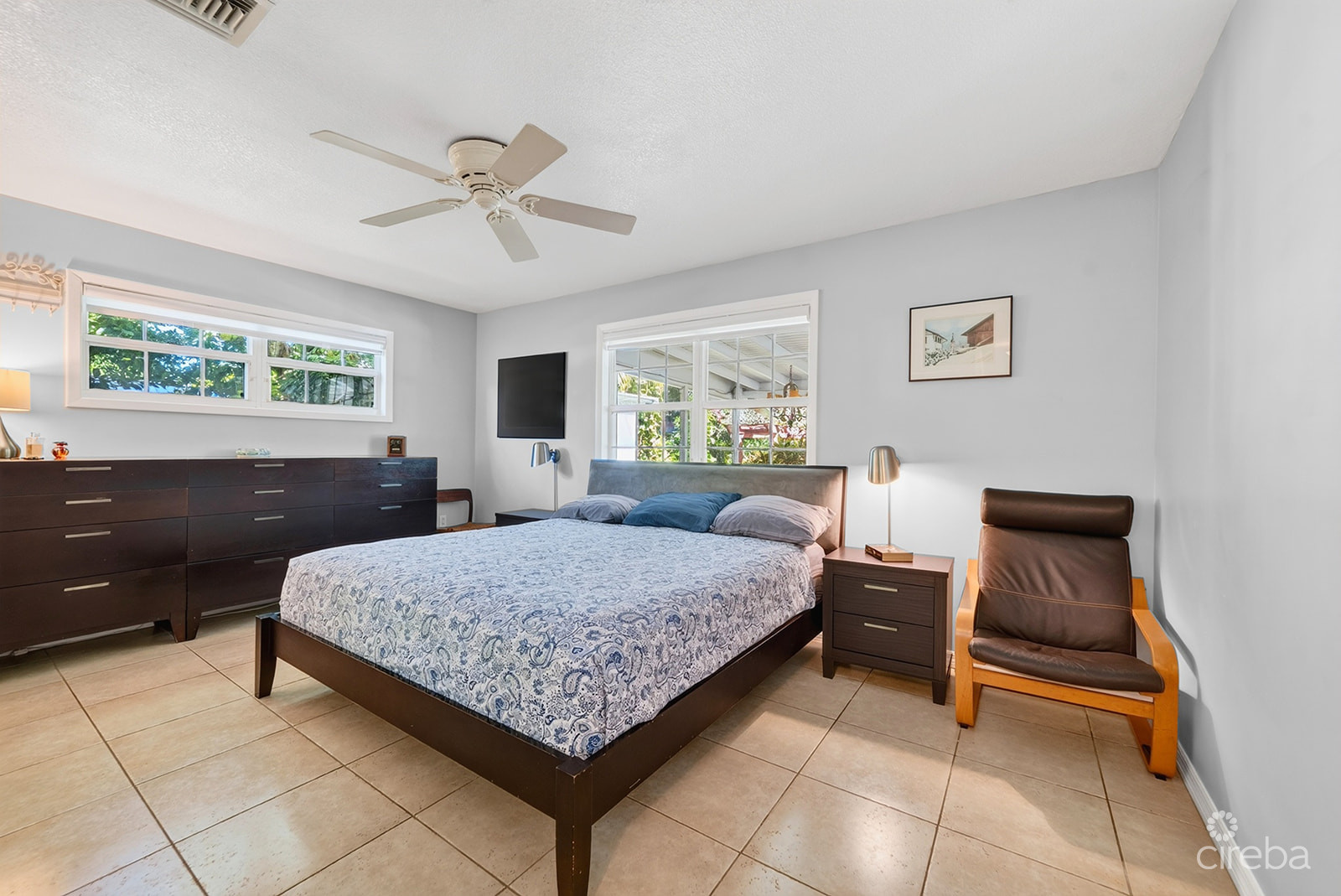 RARE DOUBLE-LOT OASIS BUNGALOW  WITH POOL IN SNUG HARBOUR