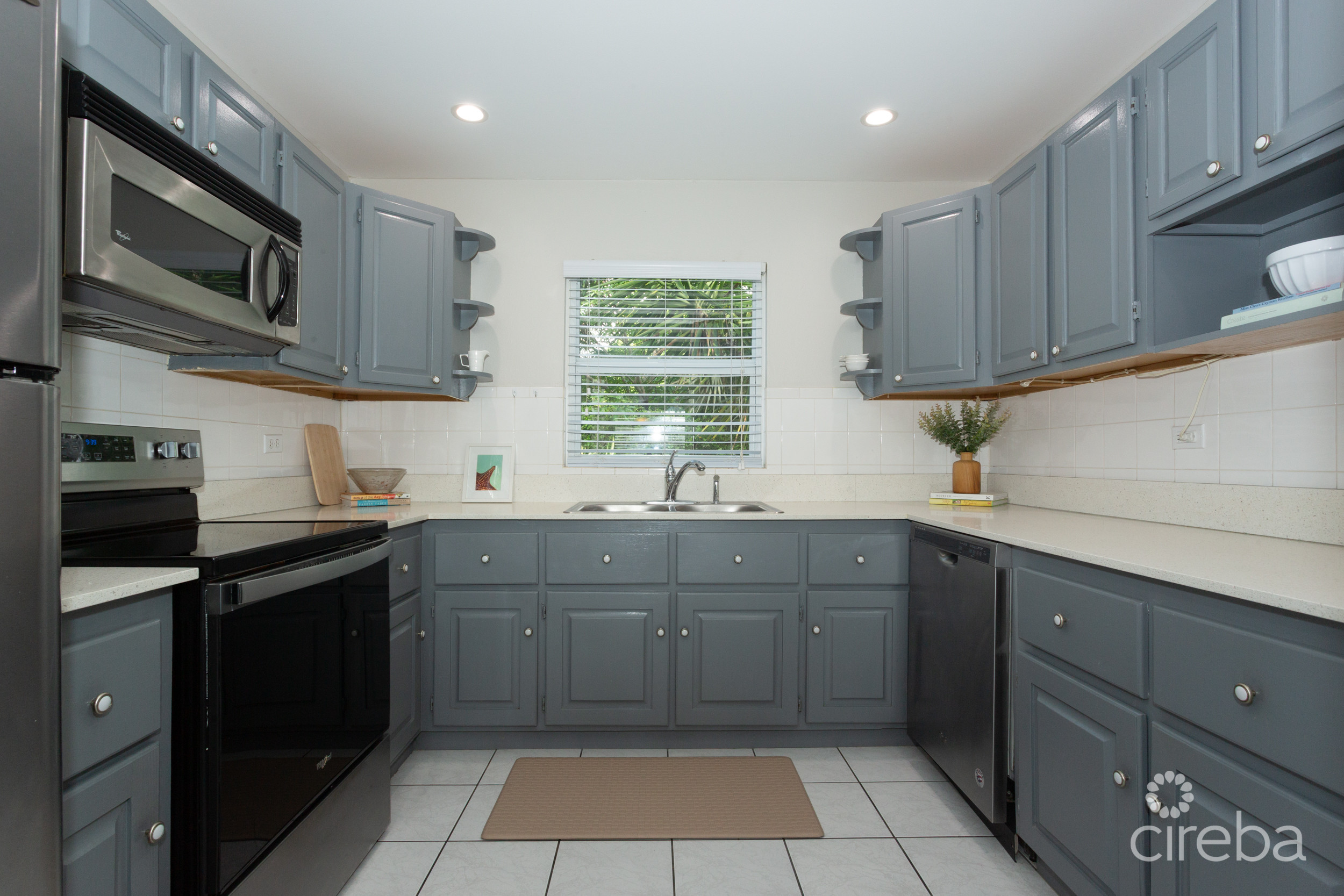 TURNKEY 2BED PLUS DEN END UNIT TROPICAL HAVEN
