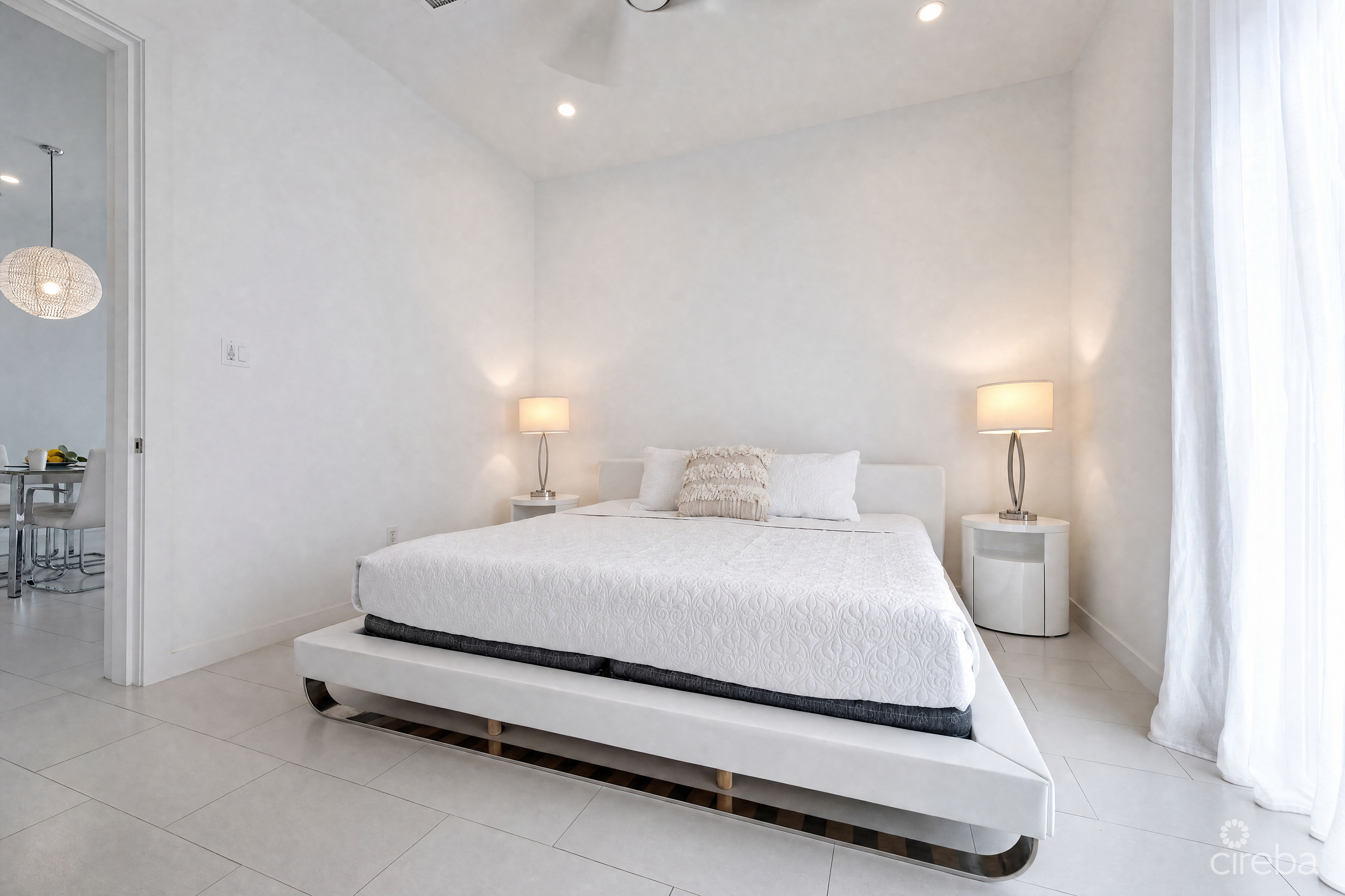 SHORE CLUB #6- OCEAN VIEW PENTHOUSE WITH PRIVATE ROOF TOP TERRACE- VENDOR TO PAY STAMP DUTY!!!!!!!