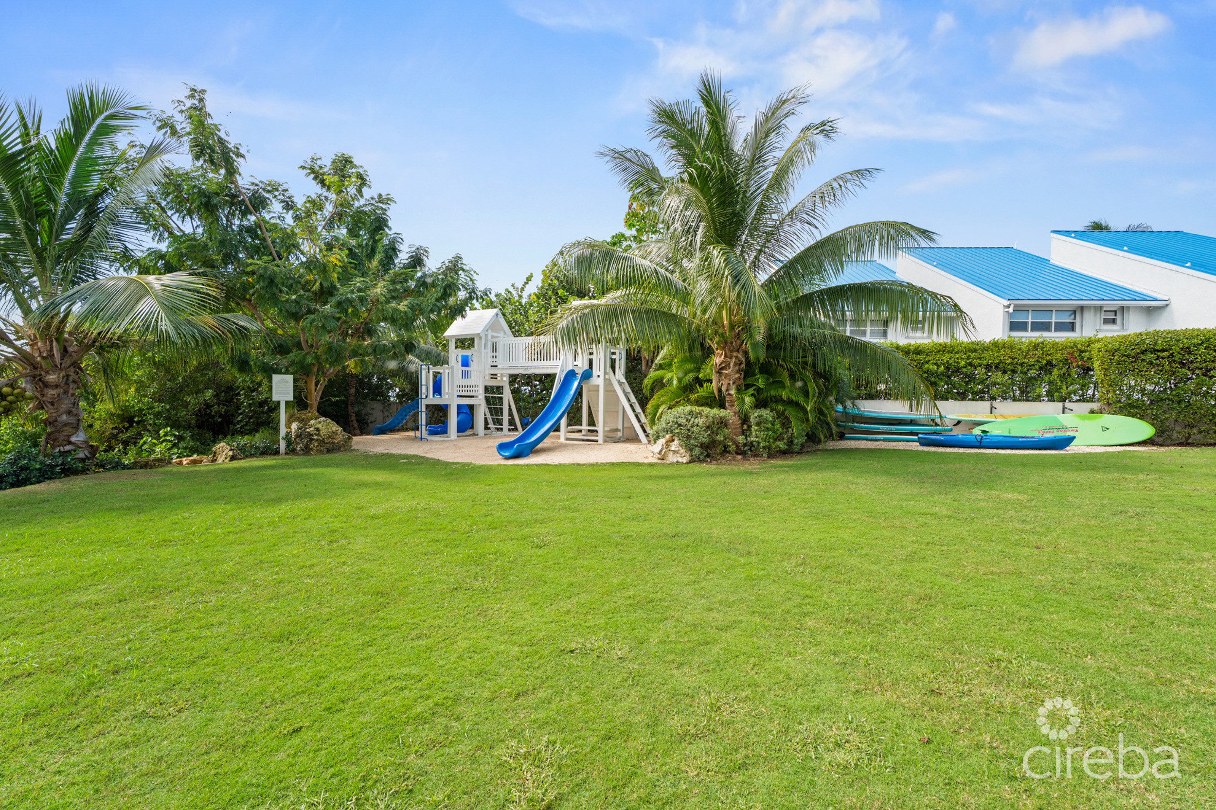 AURA  OCEANVIEW THREE BED TOWNHOME WITH DEN