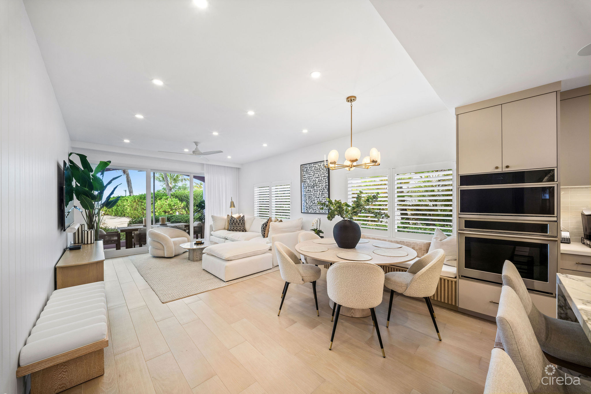AVALON 9, EXQUISITE BEACHFRONT CONDO 2