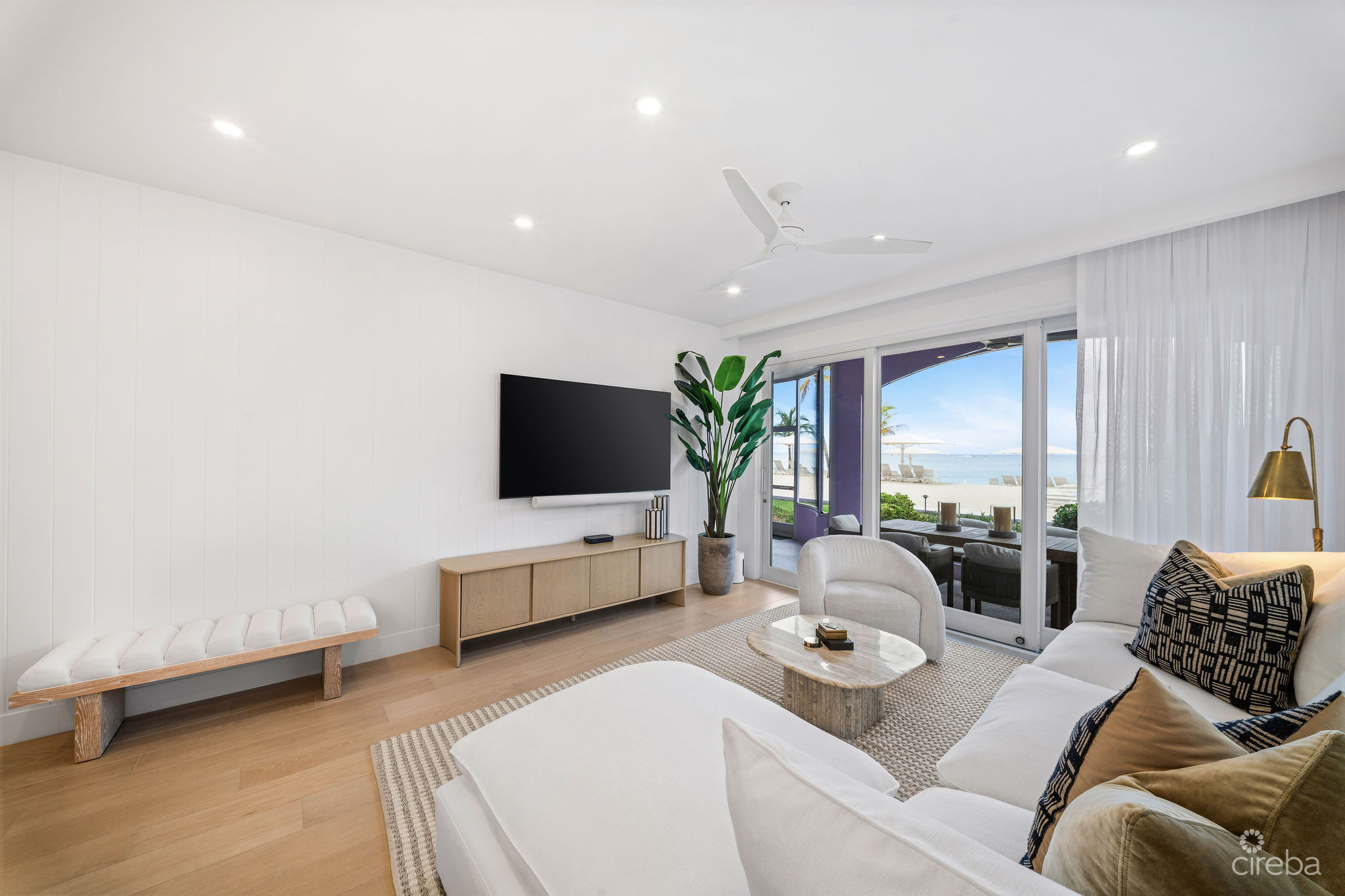 AVALON 9, EXQUISITE BEACHFRONT CONDO 4