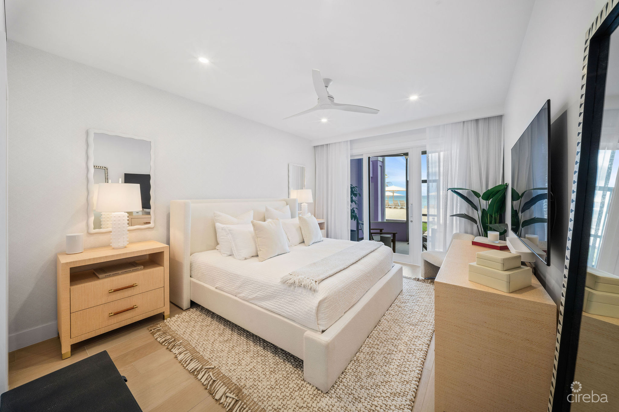 AVALON 9, EXQUISITE BEACHFRONT CONDO 8