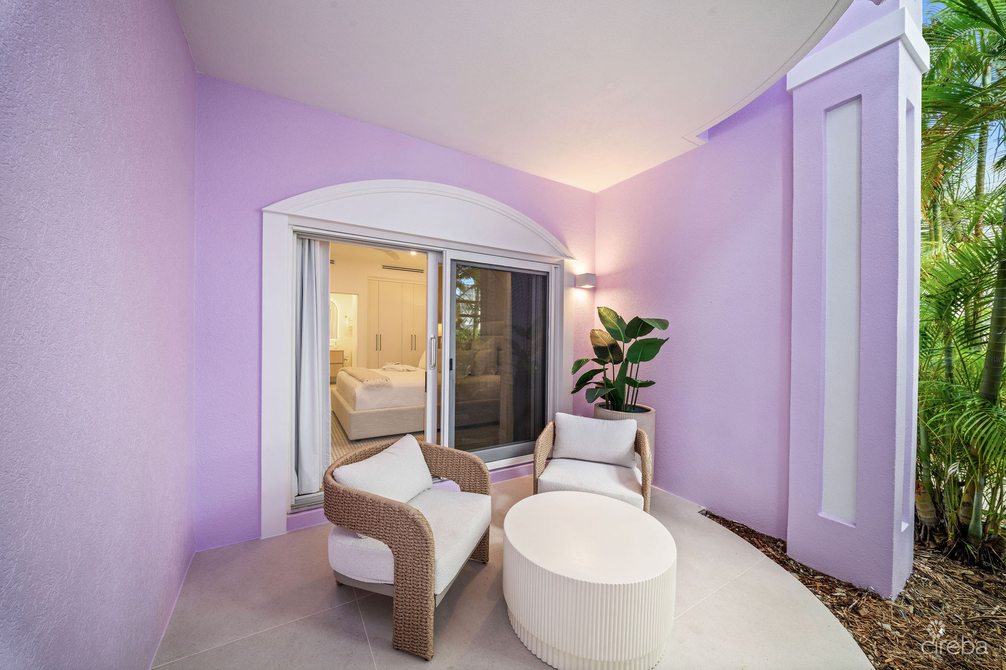 AVALON 9, EXQUISITE BEACHFRONT CONDO