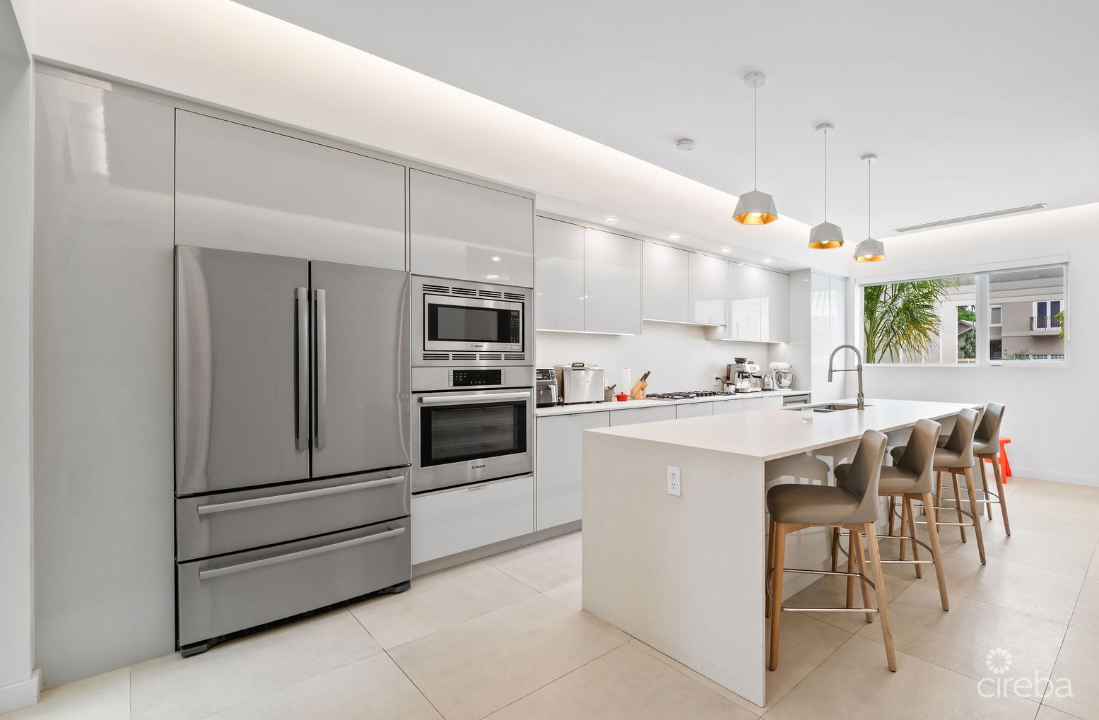 SOLARA #104 | LUXURY TOWNHOUSE IN CRYSTAL HARBOUR