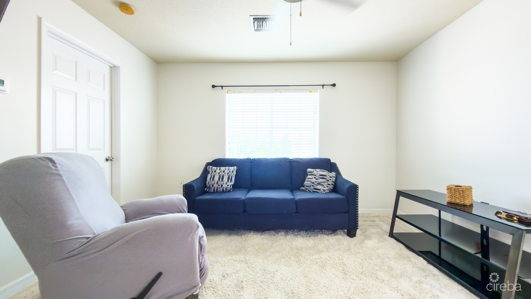 LAKESIDE PENTHOUSE 2 BED 4