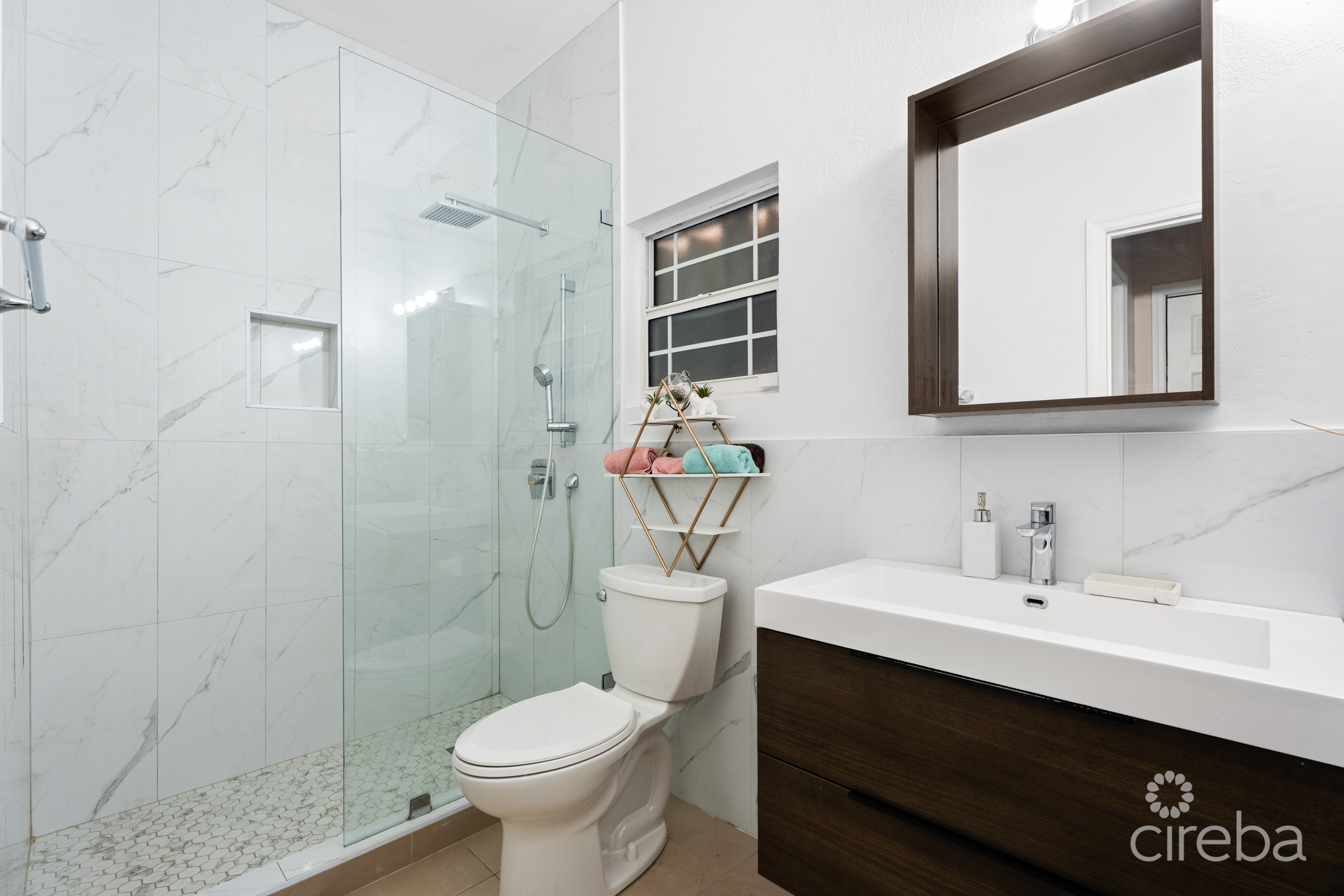 PINEAPPLE WAY 19A, BODDEN TOWN HOME